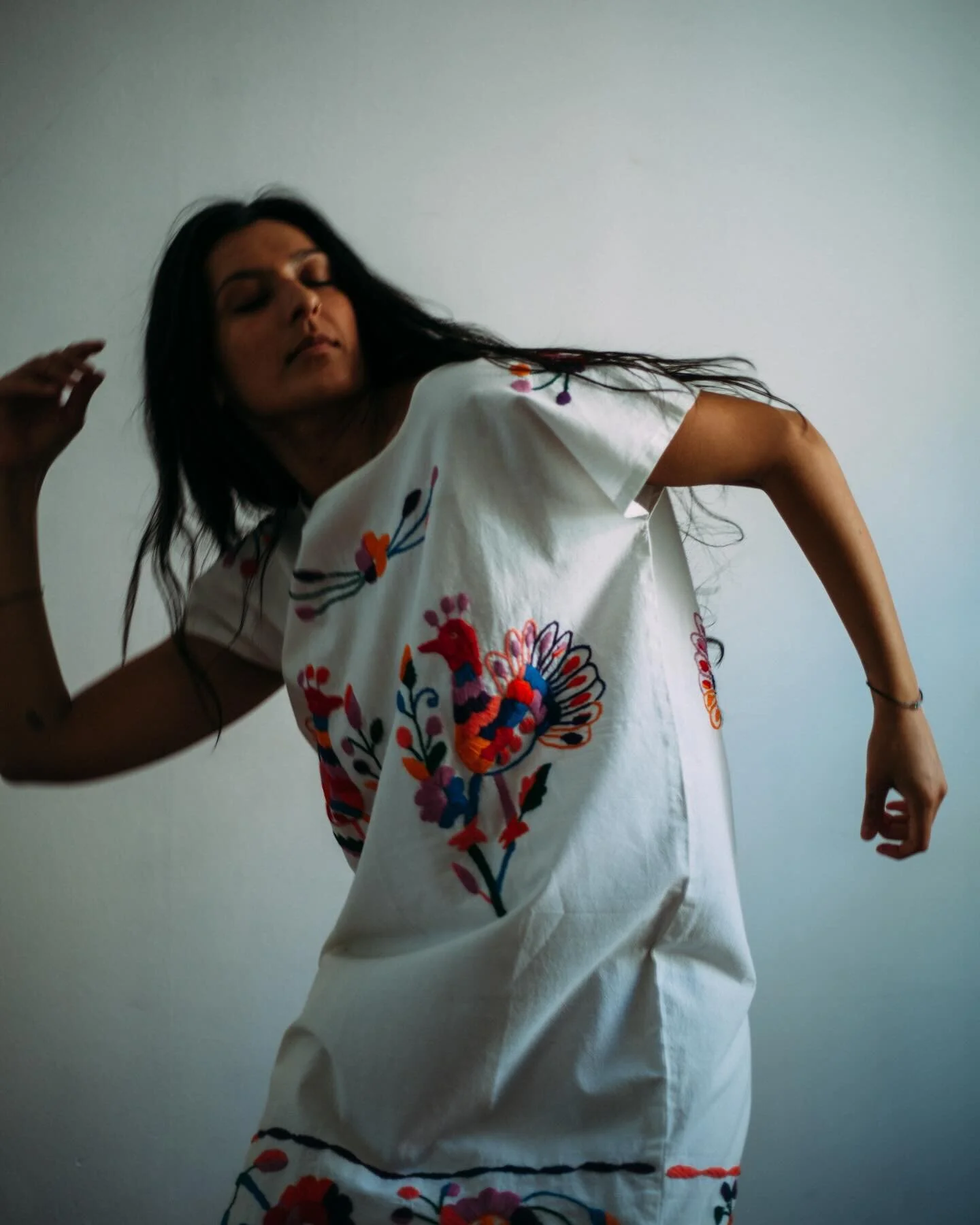 ⁣
⁣
moving into 2024 like&hellip;🔝 ⁣
⁣
✨ rooted in my authenticity ⁣
✨ embodied ⁣
✨ connected to rhythms ⁣
✨ grounded in nature ⁣
✨ rested (F grind culture)⁣
✨ steeped in ritual ⁣
✨ connected to the cosmos⁣
✨ listening to subtleties &amp; synchronic