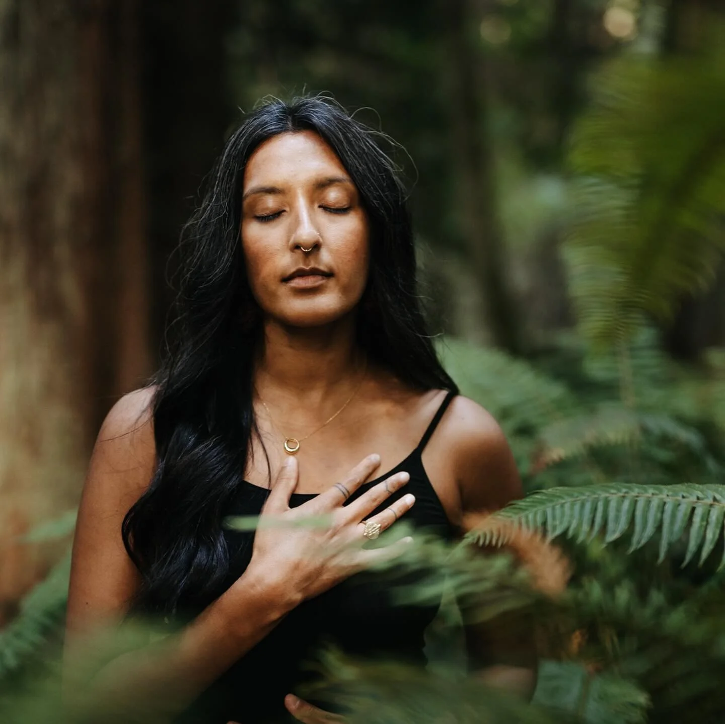 and when the noise gets too loud&mdash;⁣
the to-do&rsquo;s &amp; the &ldquo;i shoulds&rdquo;,⁣
i lean away from my mind &amp; towards my 💜 ⁣
⁣
i pause.⁣
i get quiet.⁣
to catch a sound-wave of my heart ⁣
which my mind can so skillfully drown out.⁣
⁣
