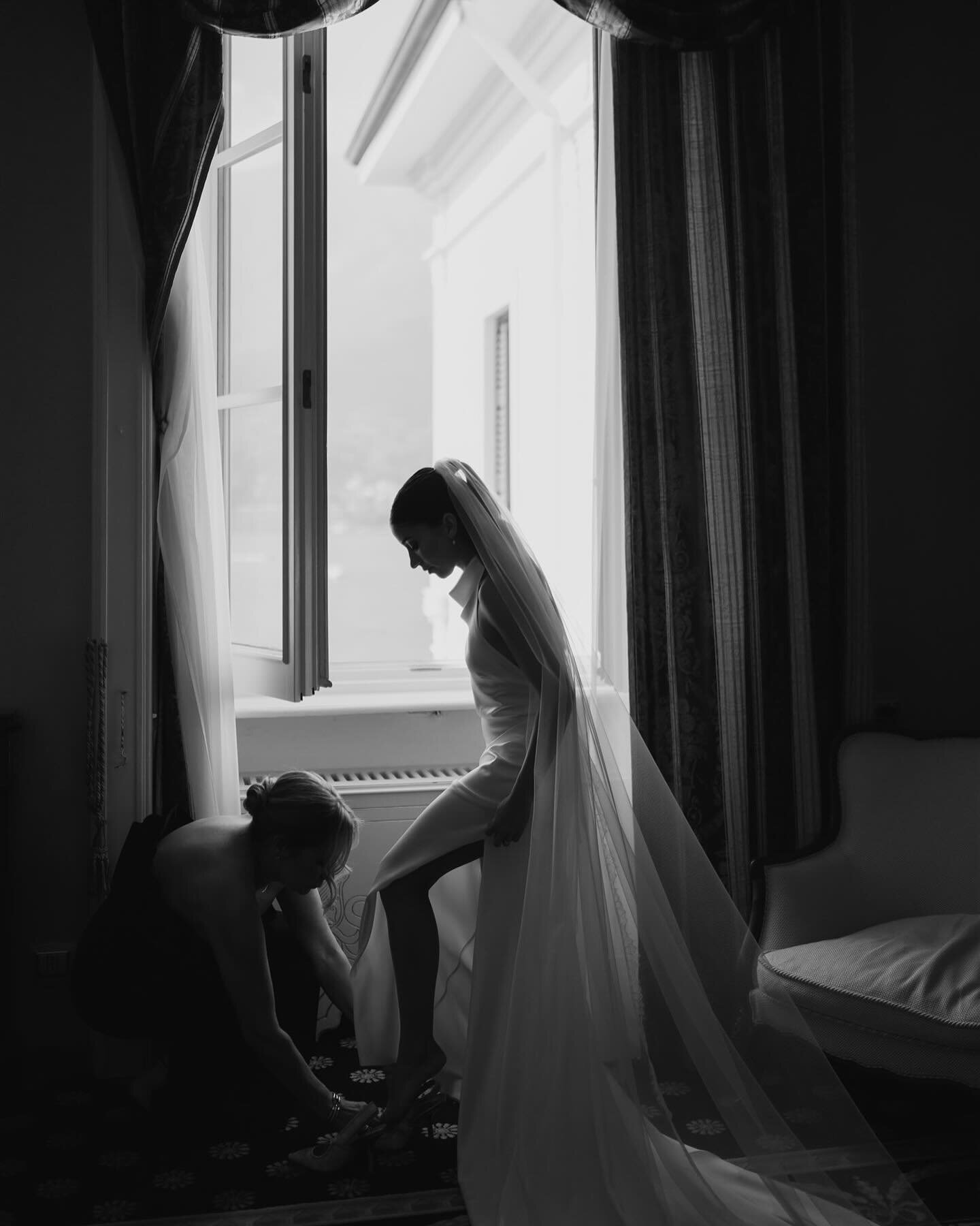 Mother and daughter moments. Weddings are not only for the couple and I always have my eyes peeled for love like this ❤️

@villaserbellonibellagio 
@lake_como_wedding_planners 
@stephfranco_ 
@thestudiocomo 
@thegardenoflove.it 

Lake Como wedding ph