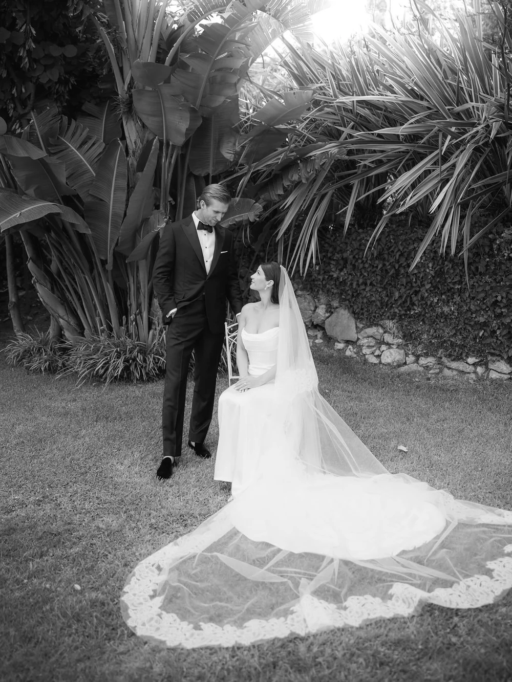 The most gorgeous weekend in Ravello with Erika and Sean. 
The sweetest couple, true amore!
Their celebration unfolded in style at the breathtaking Villa Cimbrone. I was so happy to be back there and to work again with Marianna and Laura from @lacall