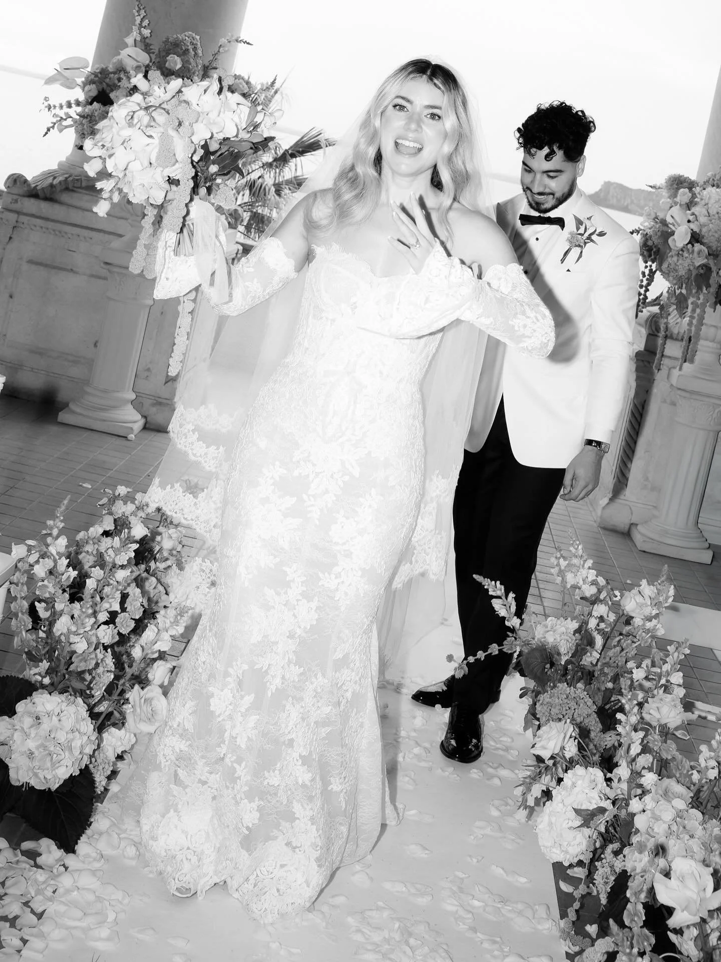 Isola del Garda is breathtaking. The biggest island on Lake Garda is a fairytale location and Zenaida and David fell in love with it (can&rsquo;t blame them, I&rsquo;m already looking forward to visiting again next year) 
The majestic villa overlooki