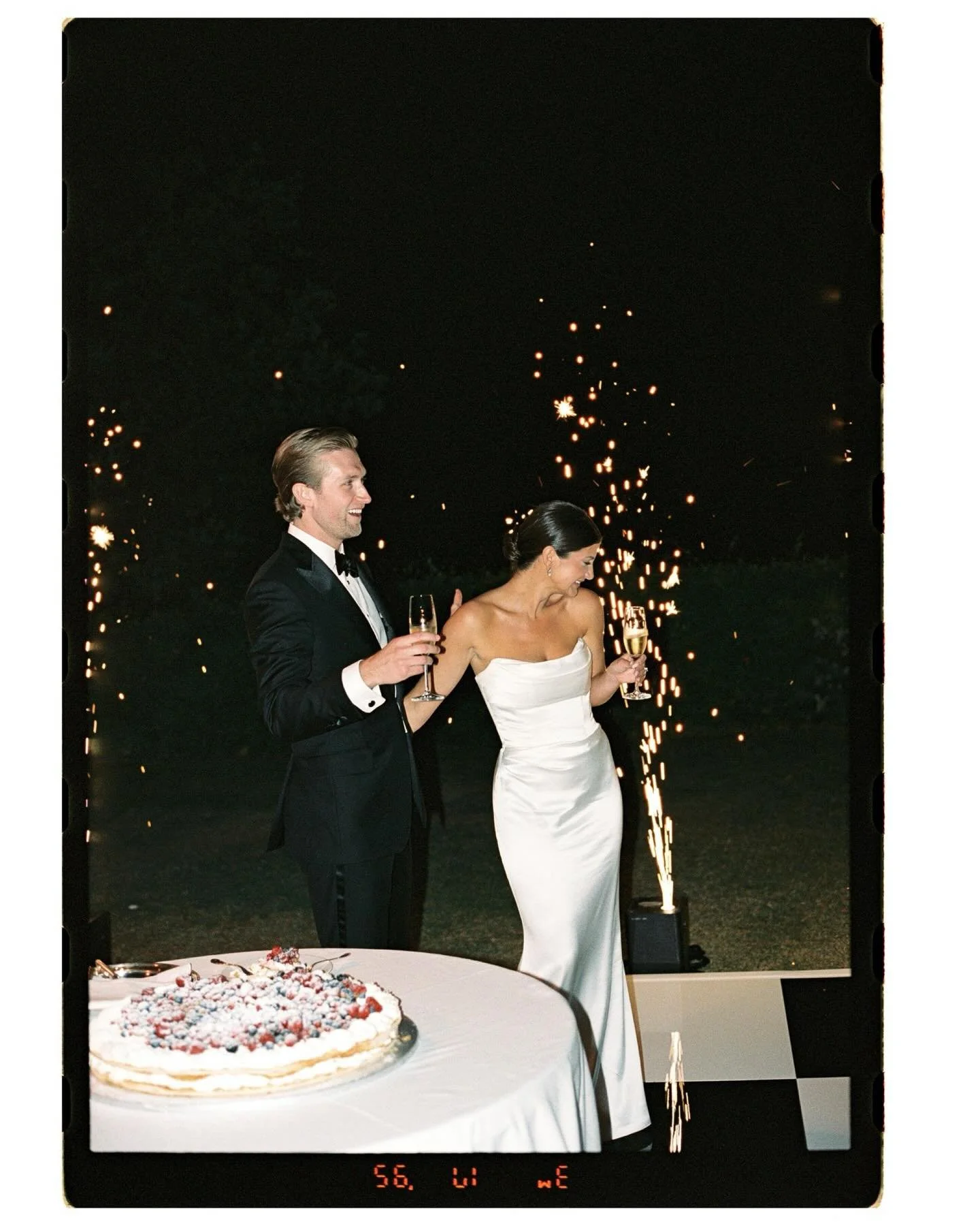 Saturday vibes for you all - fireworks, cake, cocktails and dancing. Never mind the rain in London and the hibernation mood! 
This Amalfi coast wedding was shot on digital and film and I miss Ravello.. 

@lacallaevents 
@malafrontefiori 
@kyhabride 
