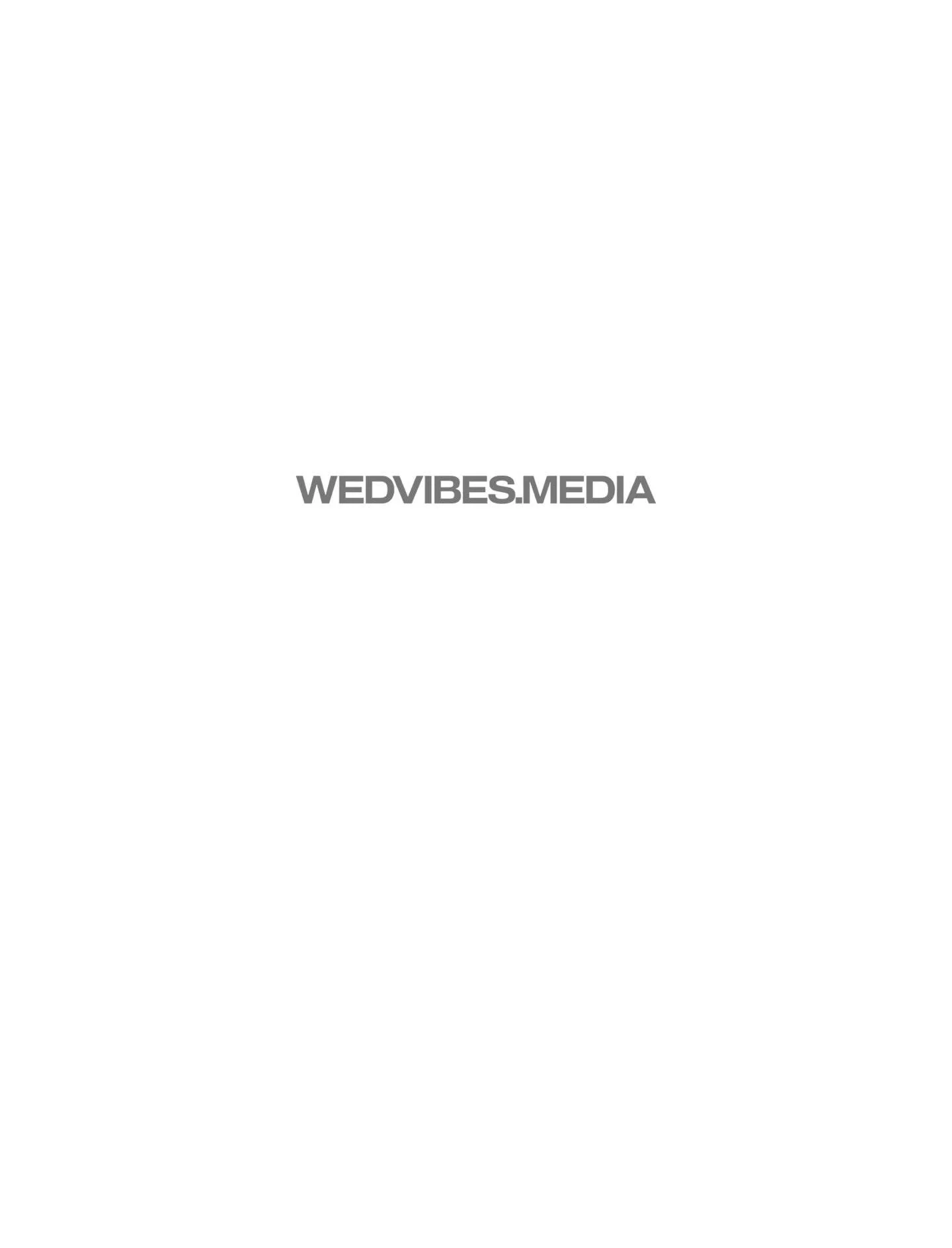 A new publication - thank you @wed_vibes for featuring the Lake Garda wedding of Zenaida and David. 
What a day it was! And what a dream team!

wedding planner: @weddings_at_lake_garda 
video duo: @dk_wedding_film 
Hair&amp;MUA: @belaya_lyudmila 
Dre