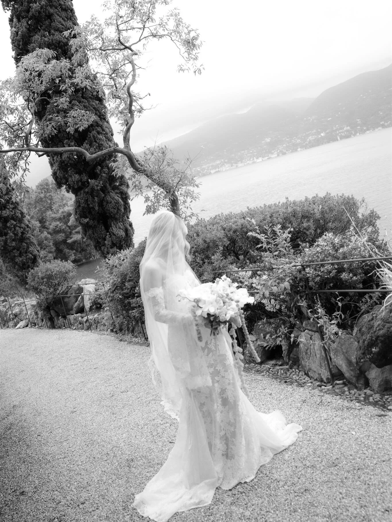 getting ready in Lake Garda with Zee. 
I love these emotional moments before you officially commit to another person, in front of your loved ones. Nerves, giggles, but also a sacred women&rsquo;s space, when we dress, chat, hug each other. Sometimes 