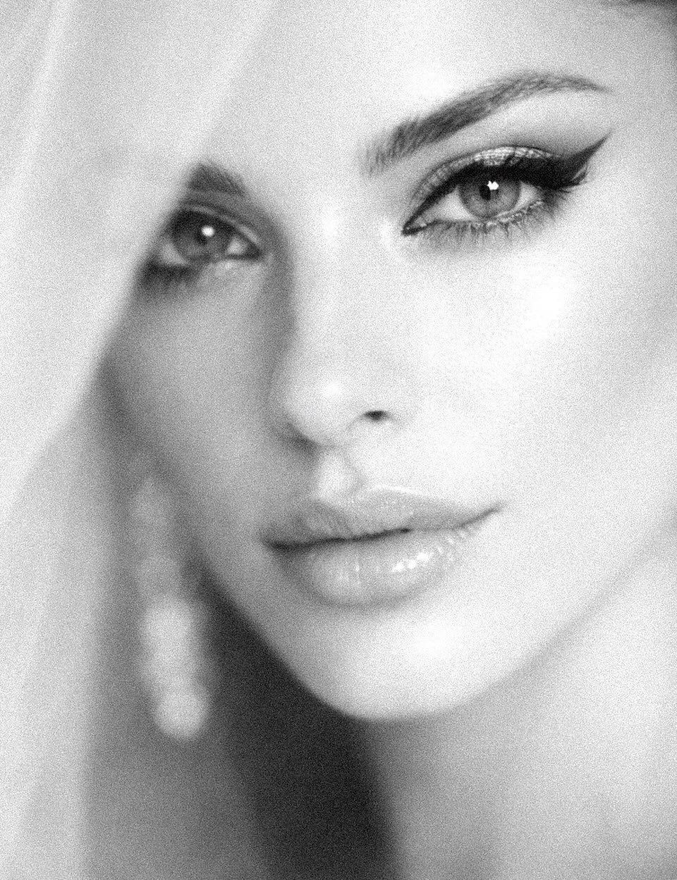 Harper on film 

#filmweddingphotographer #internationalweddingphotographer #fashionforwardbride