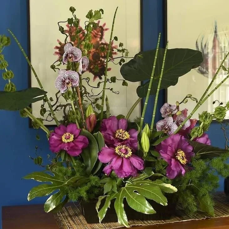Continuing on our tour of 2023 arrangements&hellip; please enjoy the flowers displayed at Andua! 

#hgw2023
#hgweasternshore 
#virginiaisforhistoricgardenweeklovers