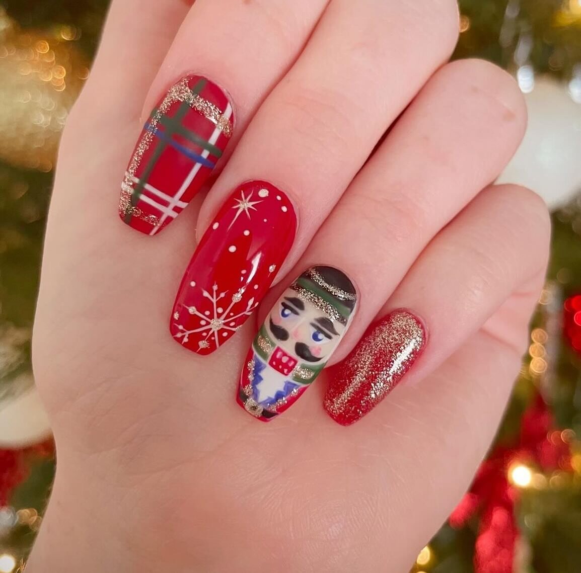 @mlizzg_beauty is POPPING OFF with these holiday sets!🎄🙌🏼😍

Click the link in our bio to book!

#floridanailtech #nailsnailsnails #christmasnails #nailart #stuartnails #pslnails #ftpiercenails