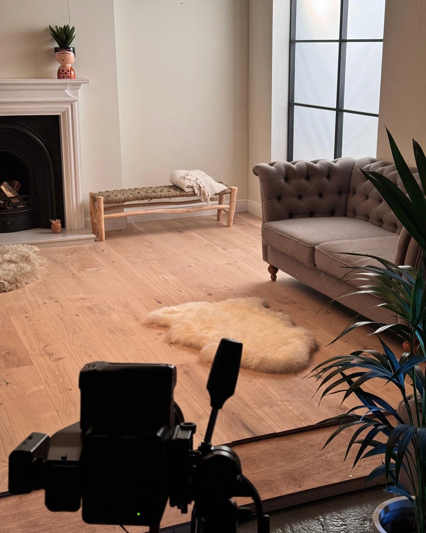How do you capture warmth and texture? Every detail matters, from lighting to styling. Here&rsquo;s a look behind the scenes as we set up for a recent interiors shoot. Real textures, real materials, real results. Want to see how we bring spaces to li