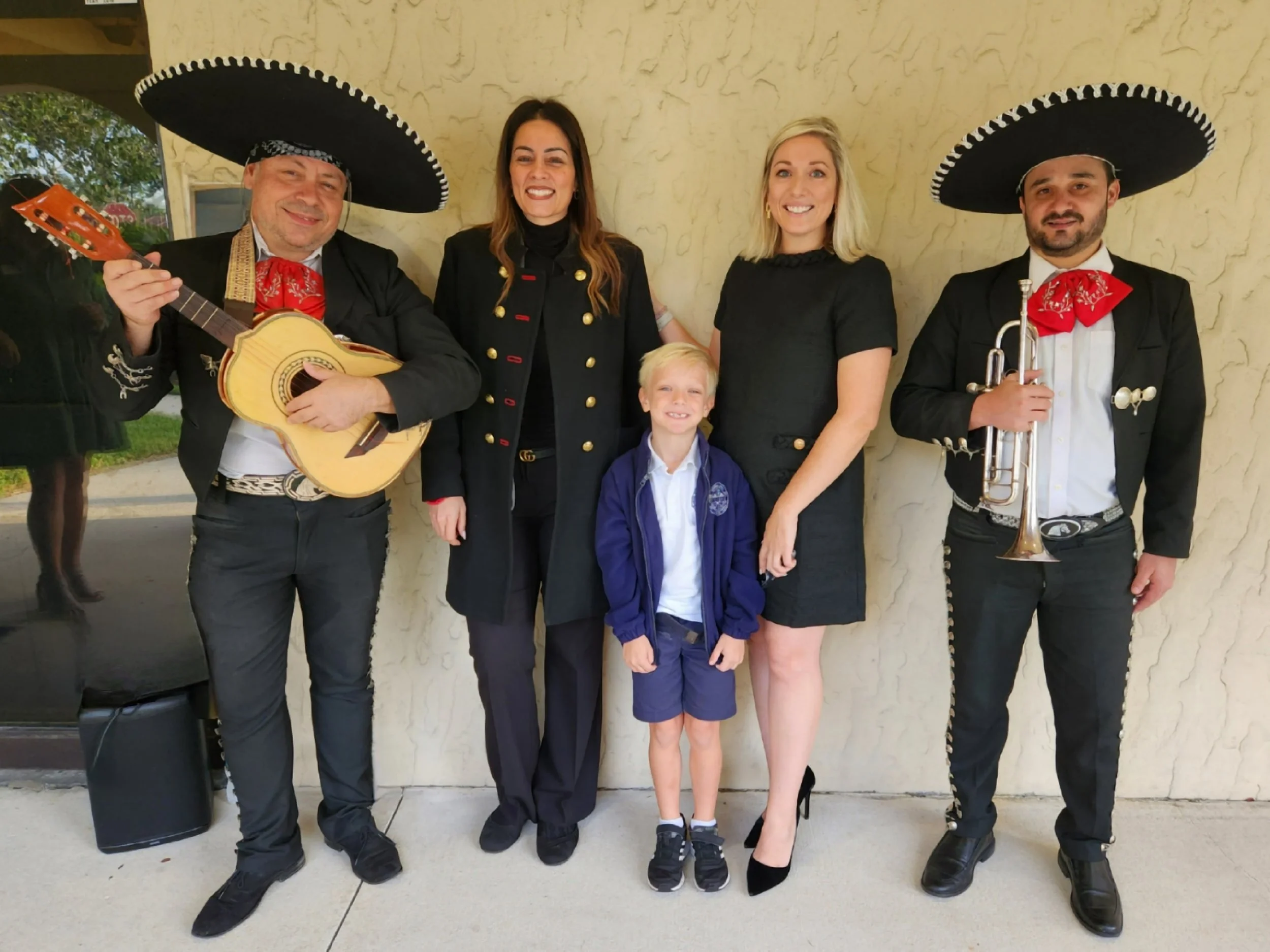 Plata Schott Gives the Gift of Mariachi 🎶