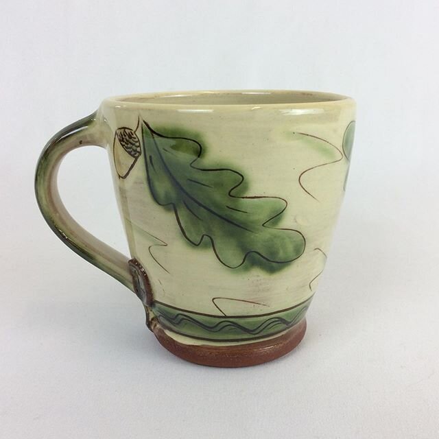 Oak leaf mug .. this and other mug designs will be on sale through my website as part of the Digital Craft Festival this weekend. Looking forward to seeing what other makers are doing

#digitalcraftfestival #mugs #slipware #studiopottery #handmadepot