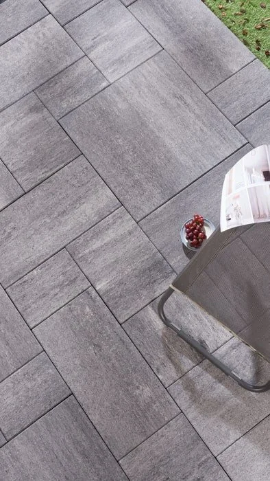 Moderne tuin met betontegels: inspiratie, kleuren en combinaties