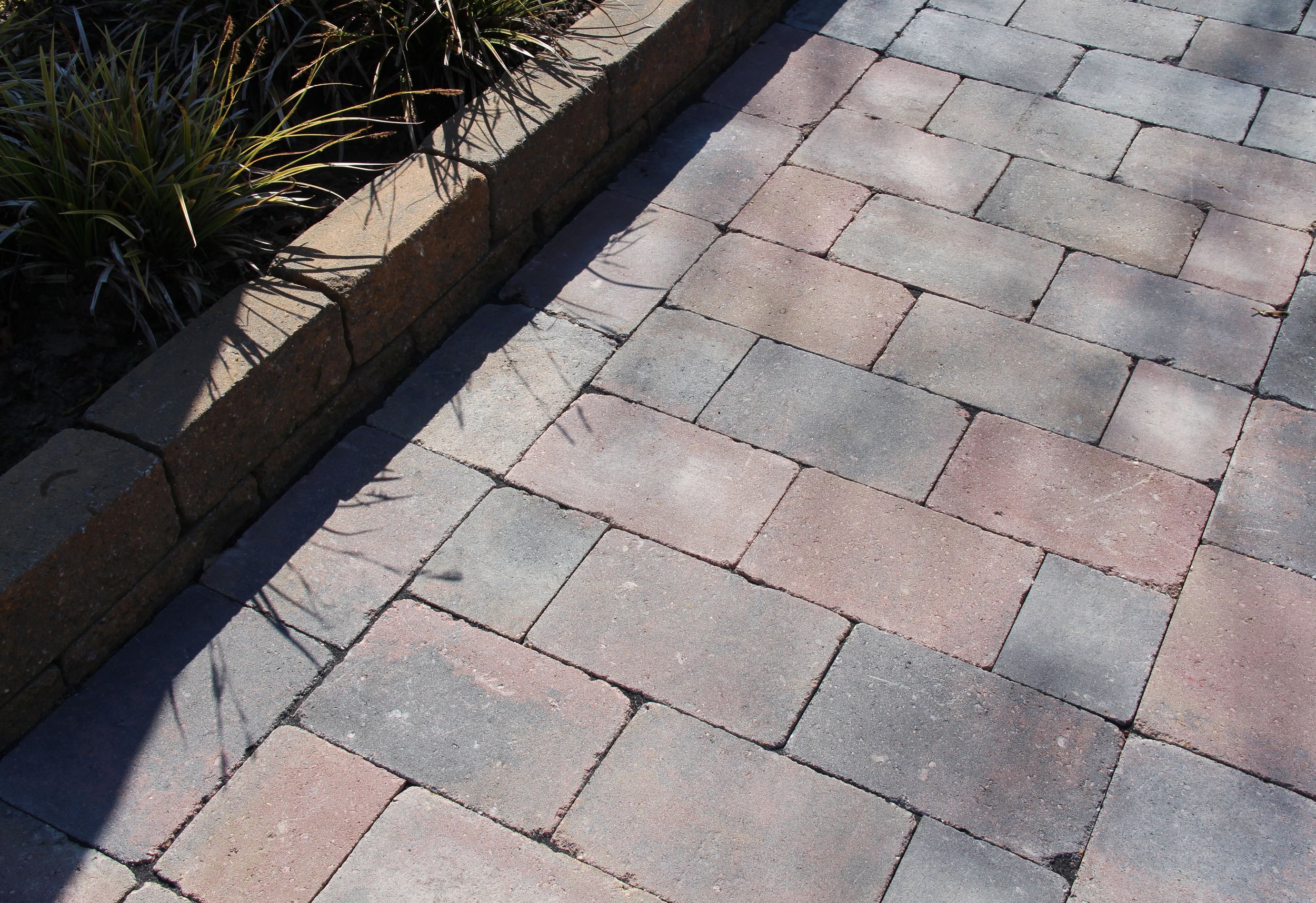 Getrommelde bestrating brons