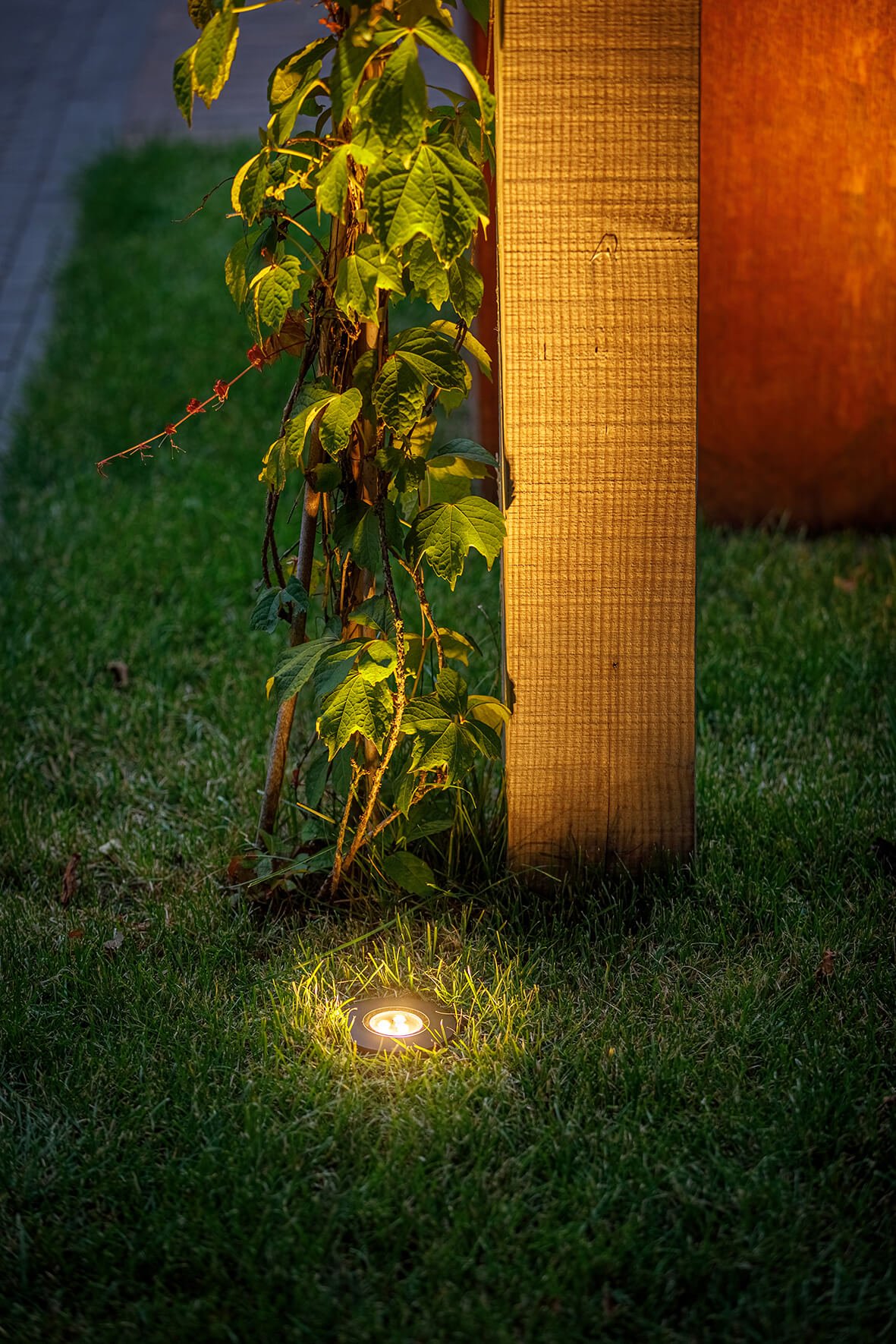 Nomia 207U spot buiten