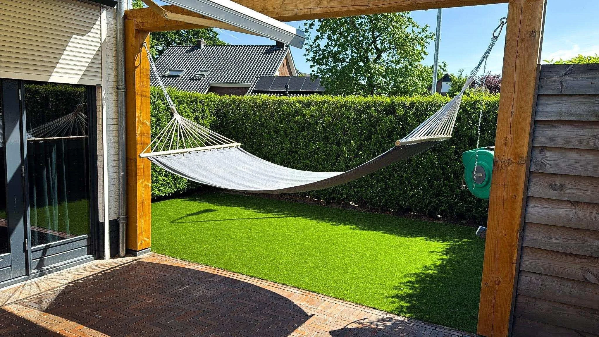 Project gebakken klinkers met kunstgras