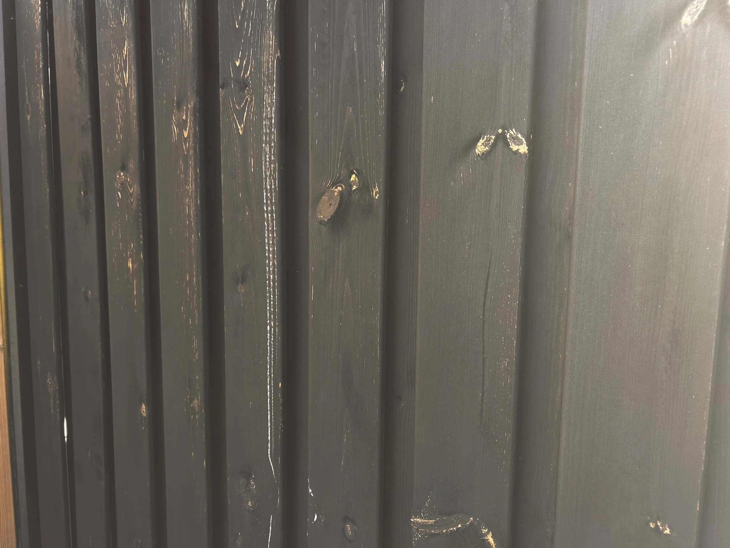 Houten schutting zwart