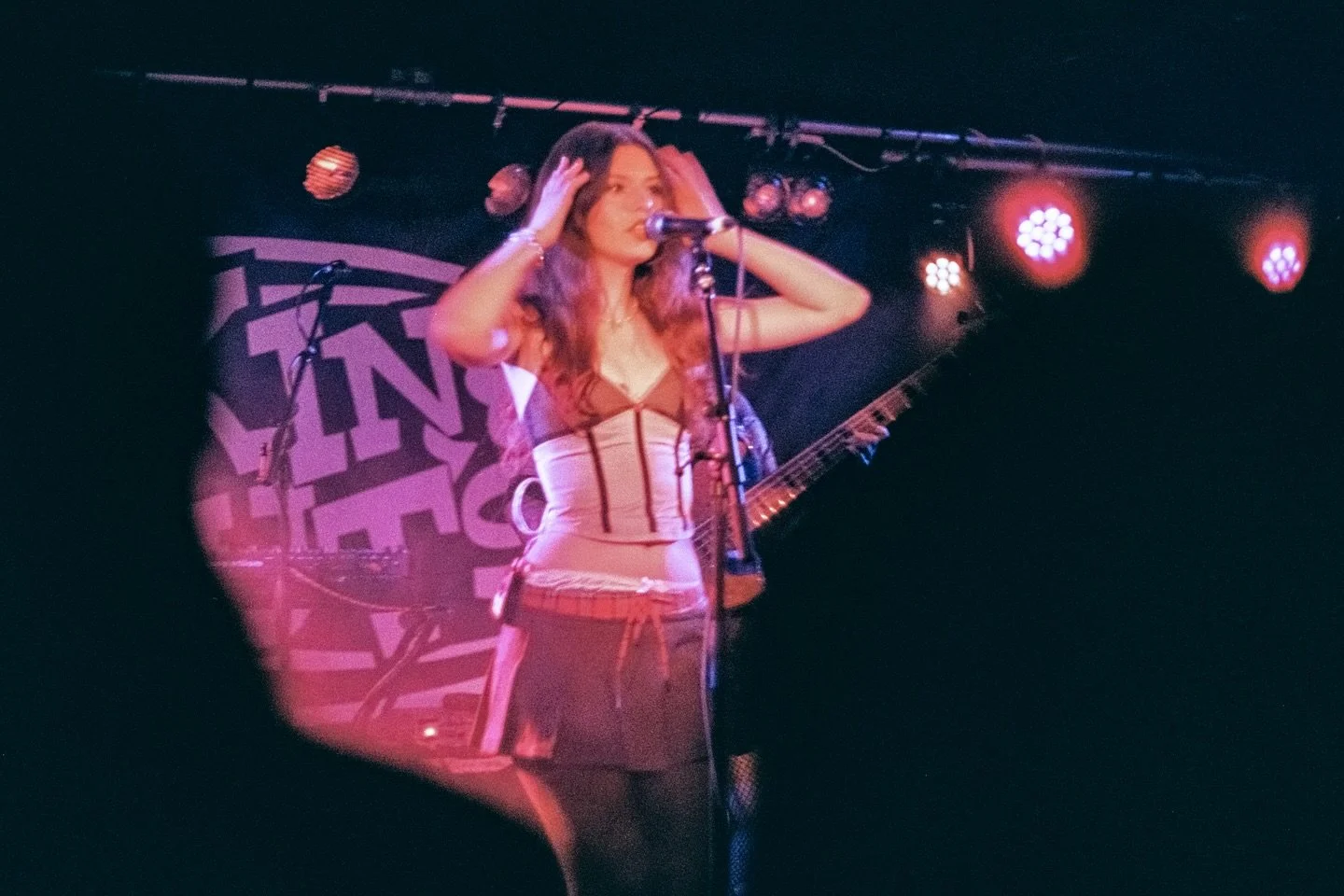 @nadia.kadek at King Tuts, Glasgow 🏴󠁧󠁢󠁳󠁣󠁴󠁿

🎞️ @karmir.film iso 160(!) 35mm film + Yashica Electro. 
Dev &amp; scan by Gulabi.