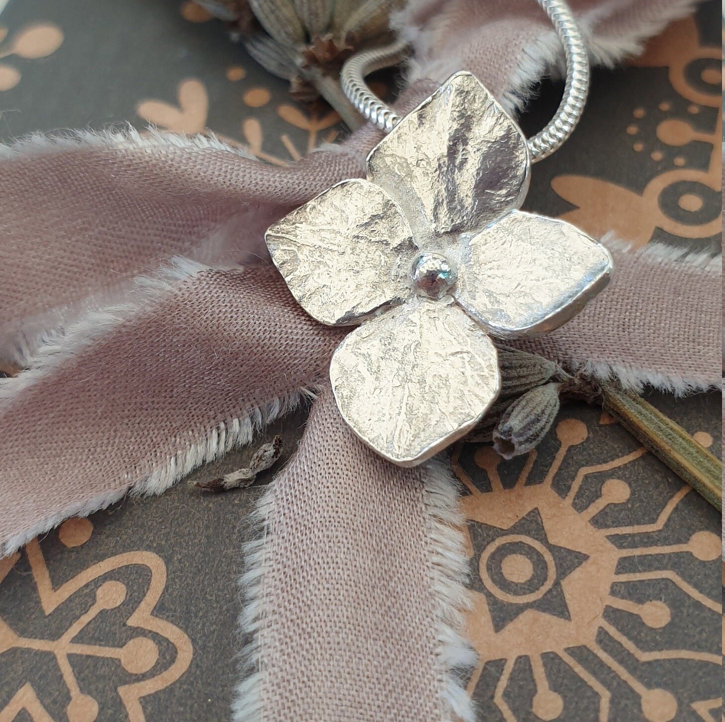 https://i.etsystatic.com/21412572/r/il/263c8e/4226613886/il_fullxfull.4226613886_ps4v.jpg