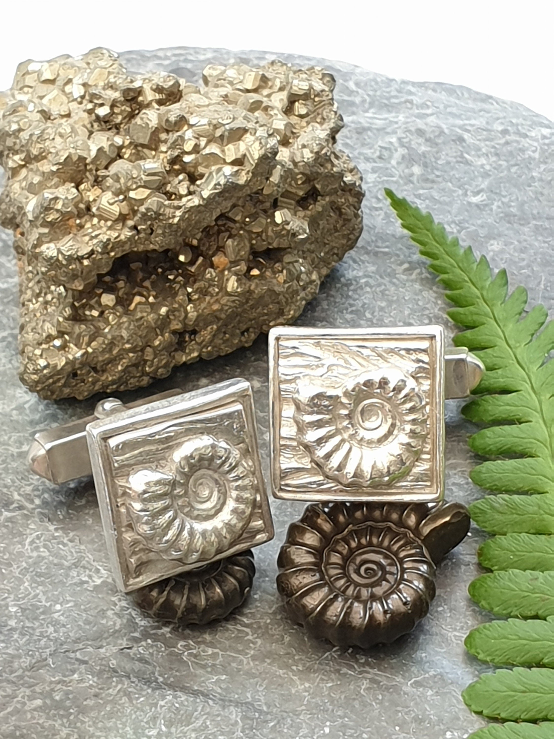 https://i.etsystatic.com/21412572/r/il/1e7b7e/2348820800/il_fullxfull.2348820800_pc5b.jpg