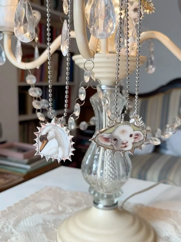 Swans, lambs, cygnets and a bunny. All made from second hand plates 🤍🏹🕯️