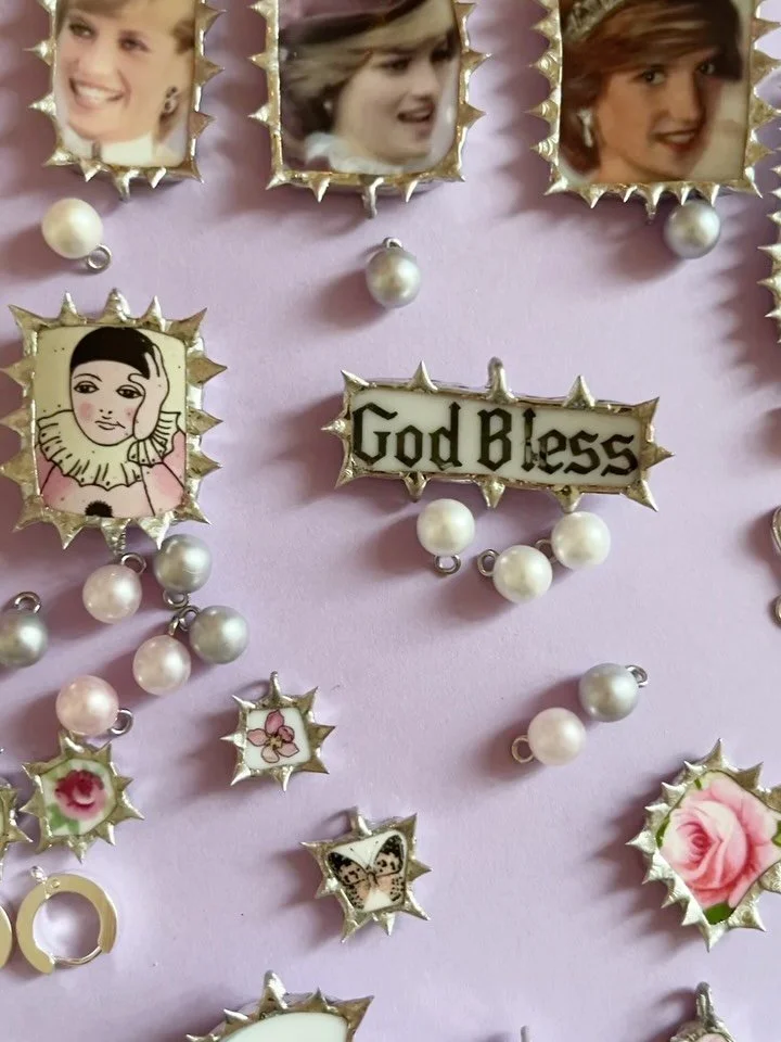 Tomorrow! 8pm UK time. My last drop of the year and biggest one yet! There will be safety pin brooches, clips, earrings and pendants. I have absolutely loved making these pieces and I hope you love them too. Mwah x 🏹