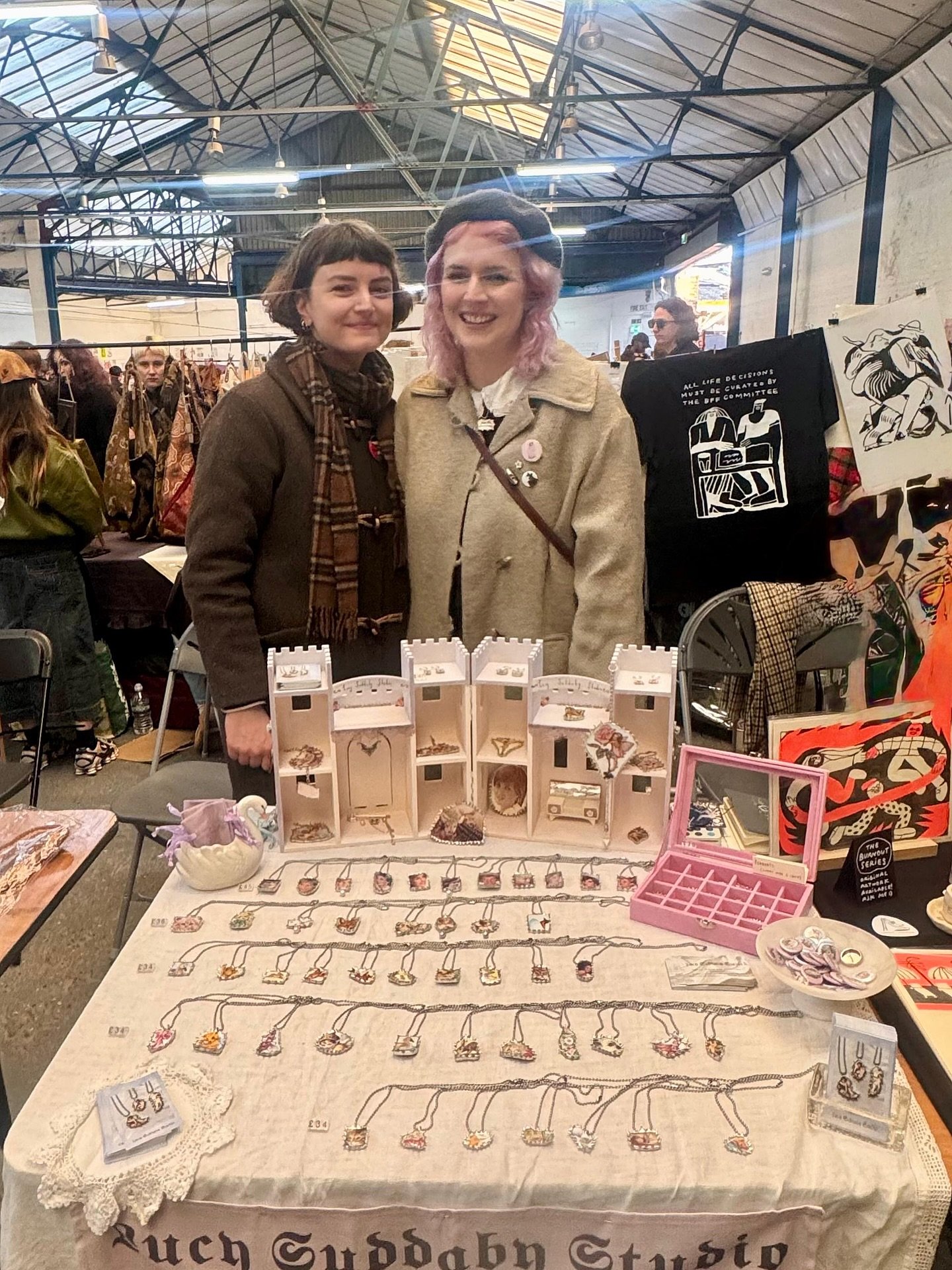 Thank you @diyartmarket and @independentceramicsmarket that was excellent! Marvellous!!!! Happy dayzzzz now in a big daze 💤 . Thank you to everyone who chatted or bought anything :)))