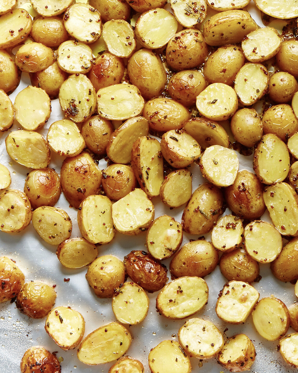 Crispy Oven-Roasted Red Mini Potatoes with Rosemary • Daisybeet