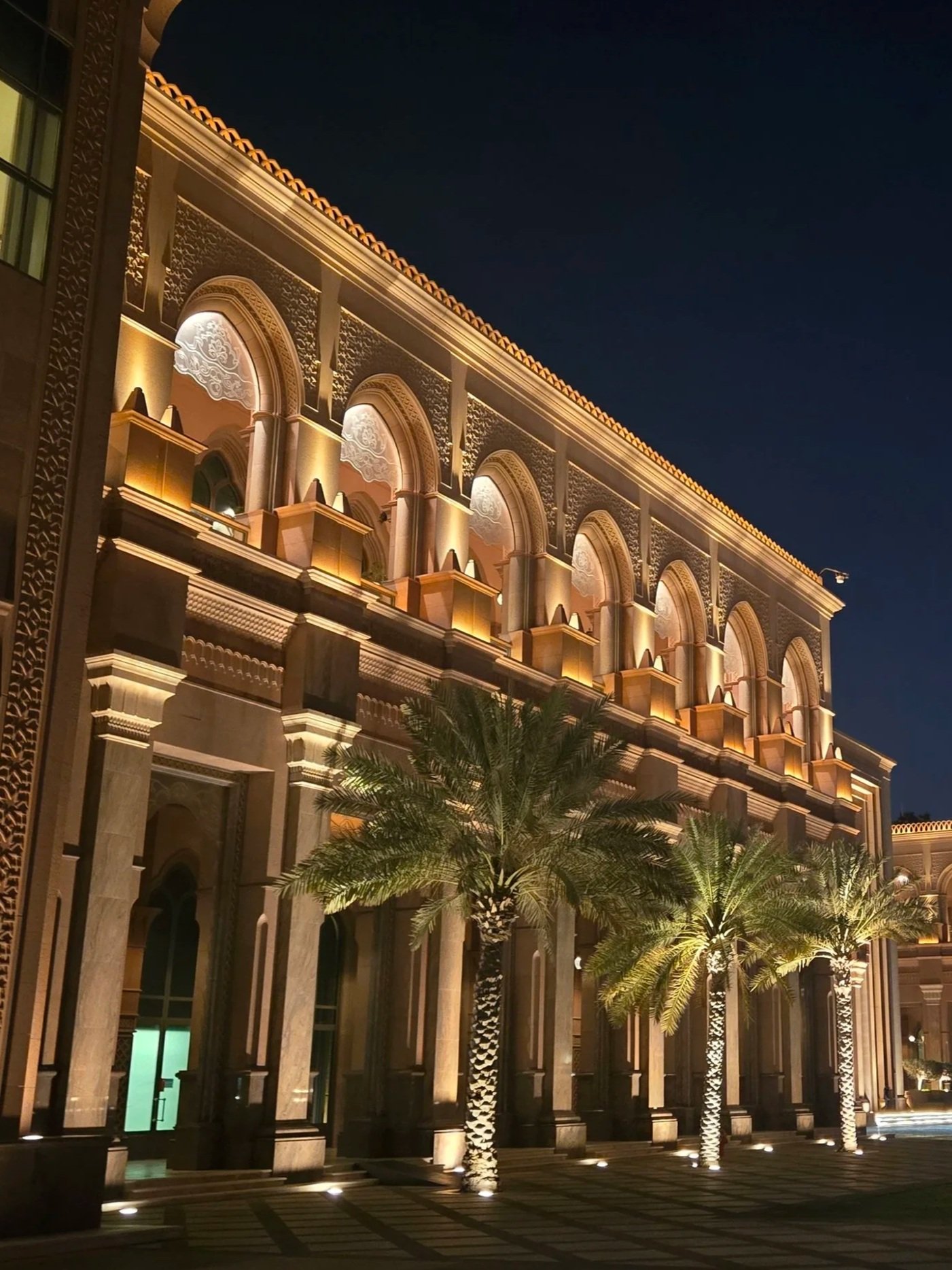 Exterior Picture of the Mandarin Oriental Emirates Plaza Abu Dhabi