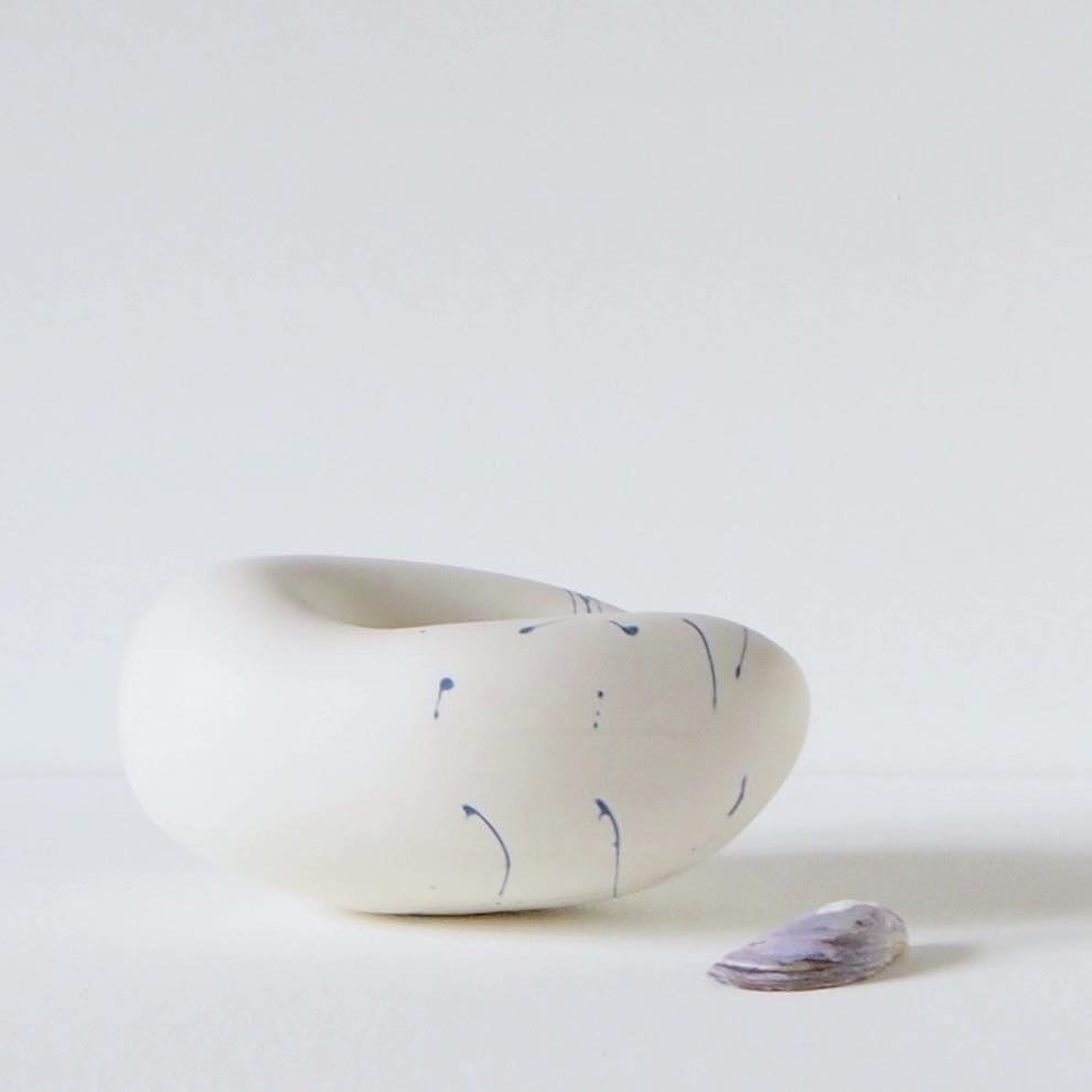 I posted this one to its new home in south Wales today. 

Small Kivi cobalt blue on white. Part of my Breathing Space collection, designed to soothe. 

#ceramicsculpture #slipcastceramics #breathingspacecollection #breathing #space #breathingspace #a
