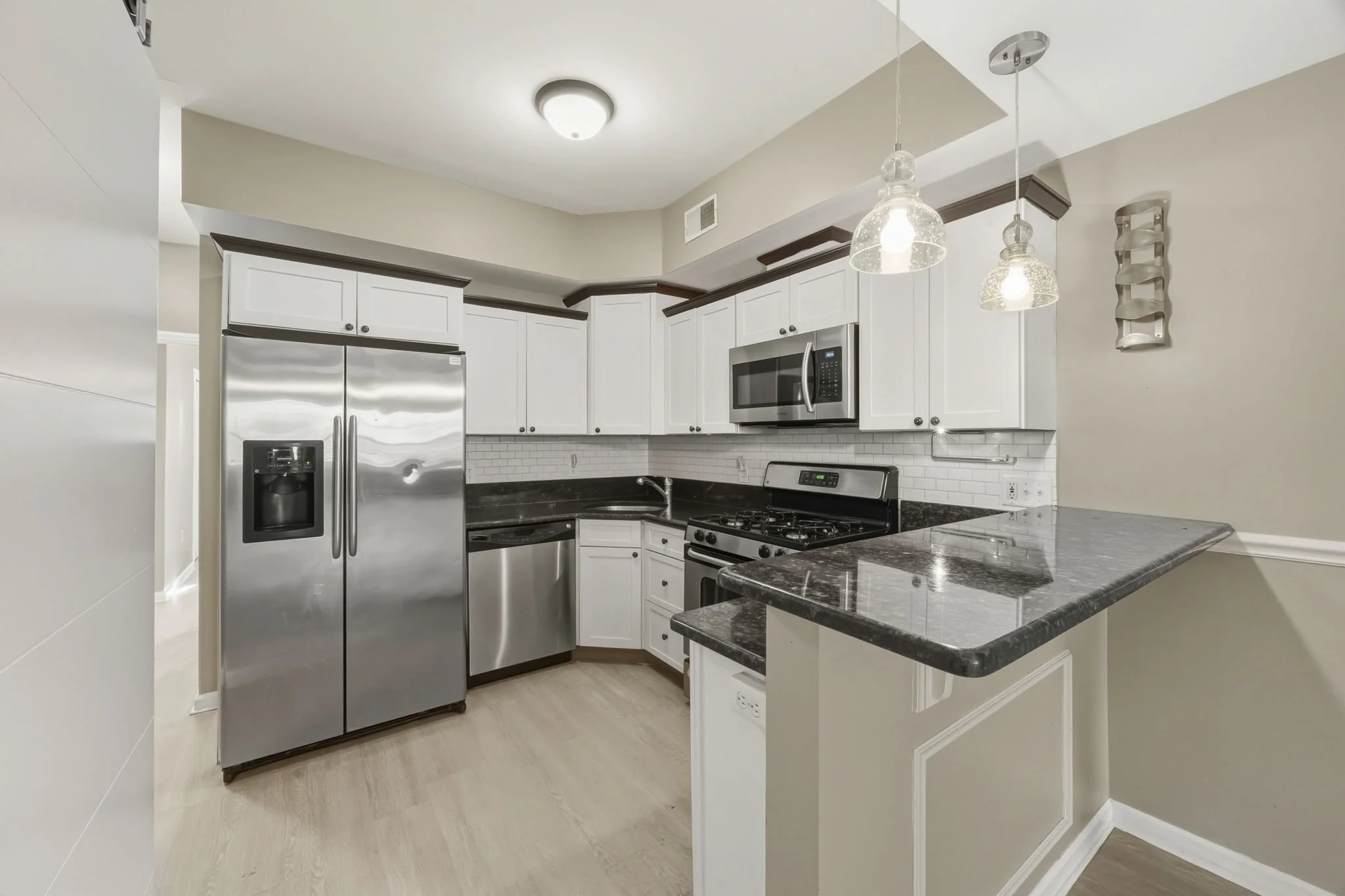 258 Pine St 2R, Jersey City