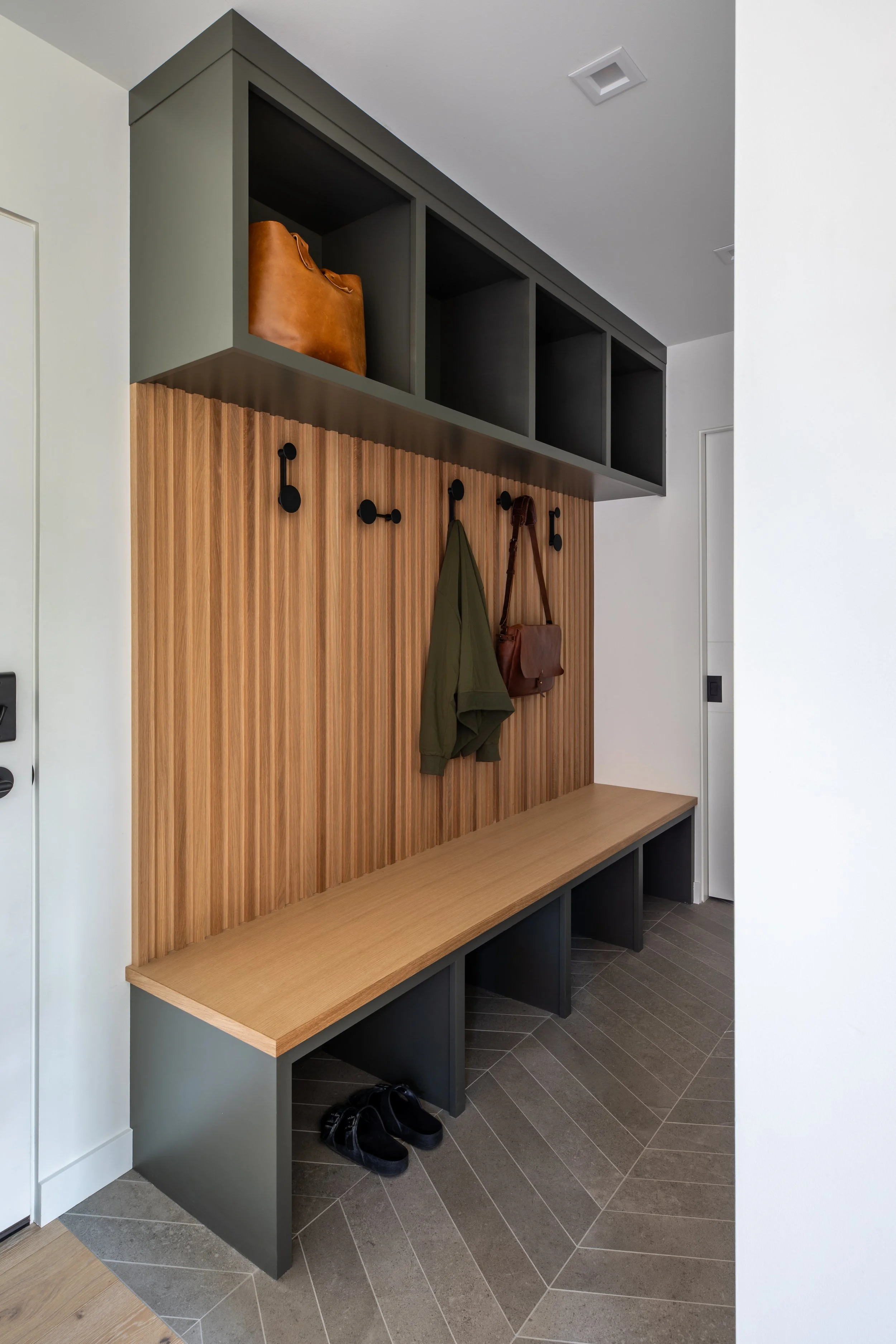Coat_Rack_Bench_1.jpg