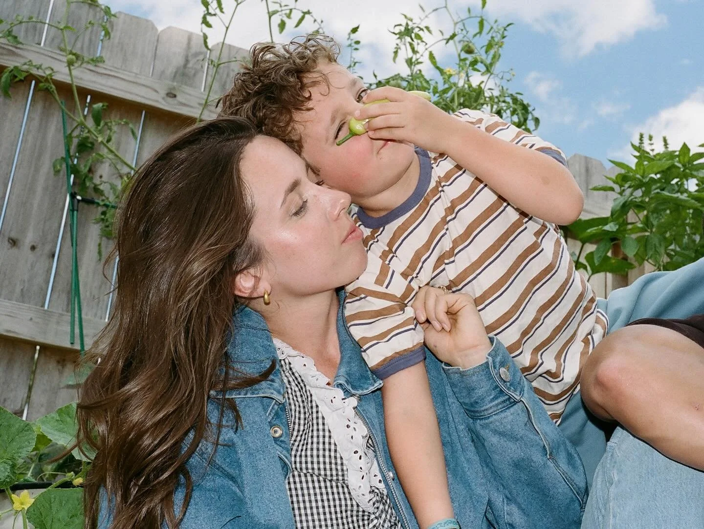 The Lindler family on film! This medium is slowly becoming my favorite way to photograph. 🌶️
