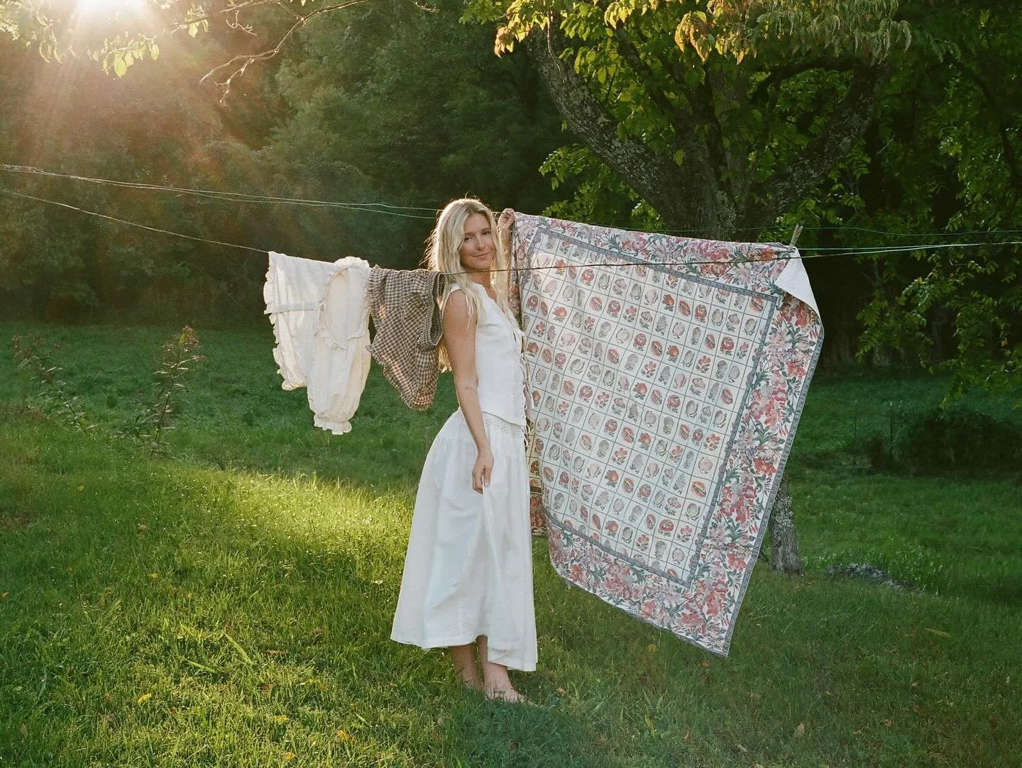 Hi I&rsquo;m AG!

I wanted to reintroduce myself on here as I shift my photography approach to a more nostalgic and intentional feel.

I love antiquing and finding anything vintage, reading Mary Oliver in the park, eating my way through a new city, f