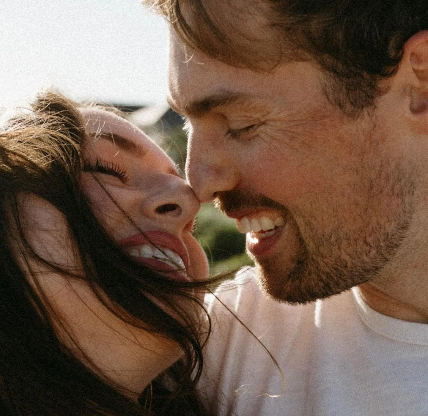 Griff &amp; Halle&rsquo;s beachside engagement✨