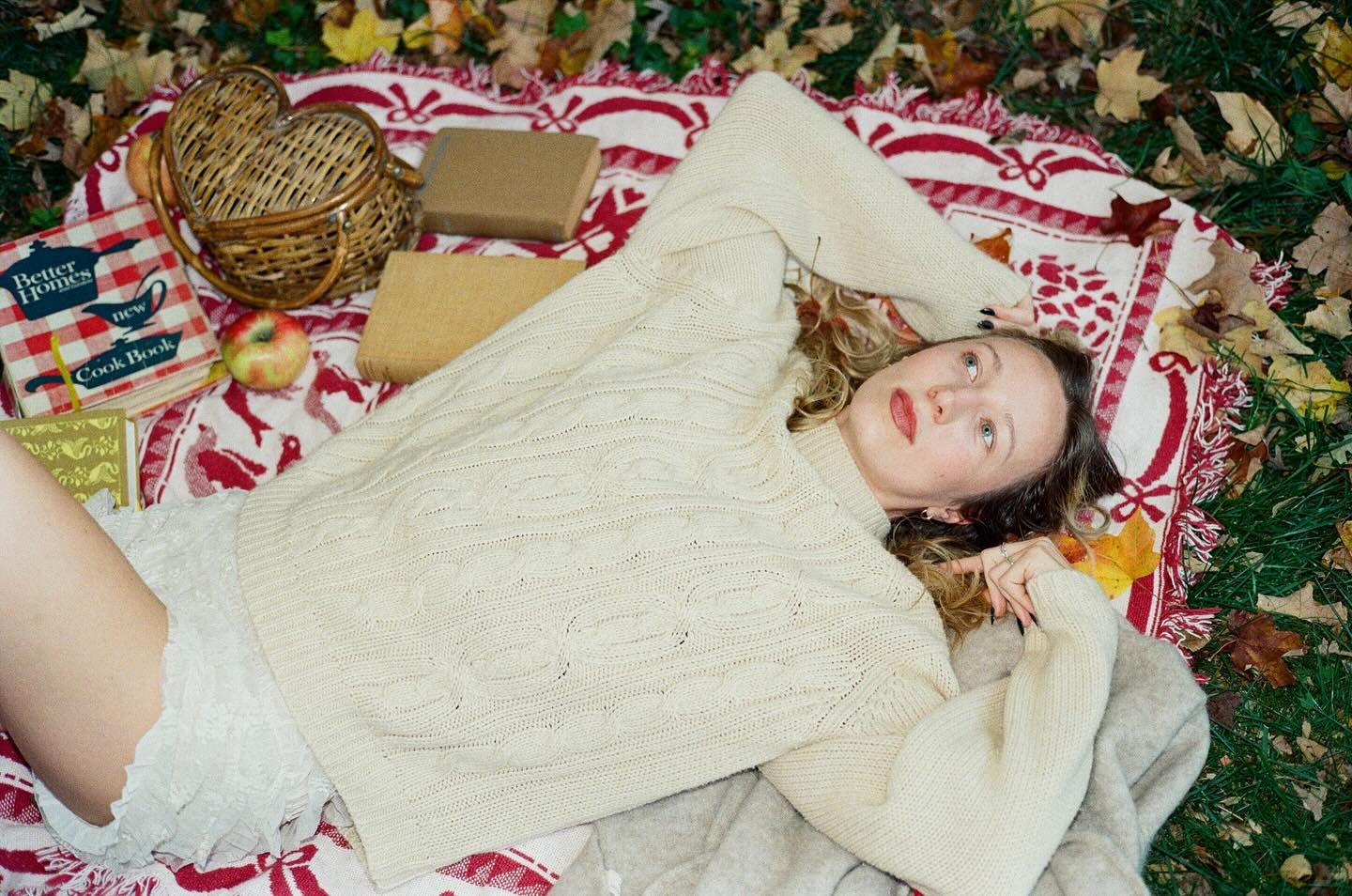 I was endlessly doomscrolling when suddenly I was inspired by a Babaas Ad. I asked my roommate if I could style a film photoshoot in our backyard &amp; thank God she said yes bc 5 minutes later this is what came of it &lt;3 

dreaming of photographin