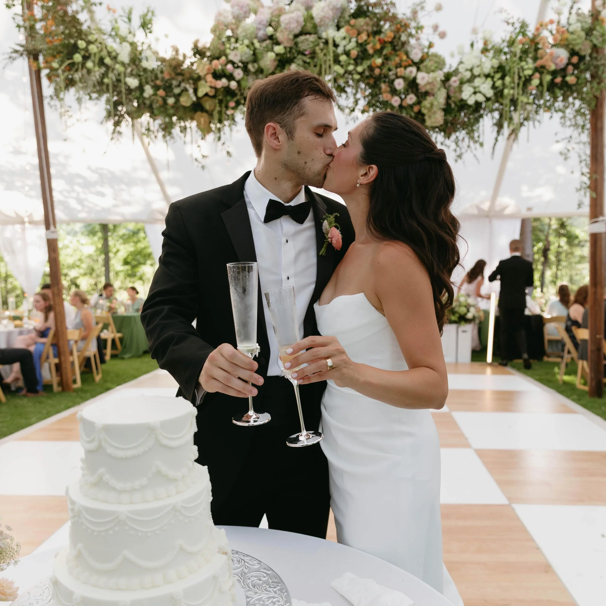 Reminiscing on Hannah &amp; Matthew&rsquo;s dreamy backyard wedding day 🤍