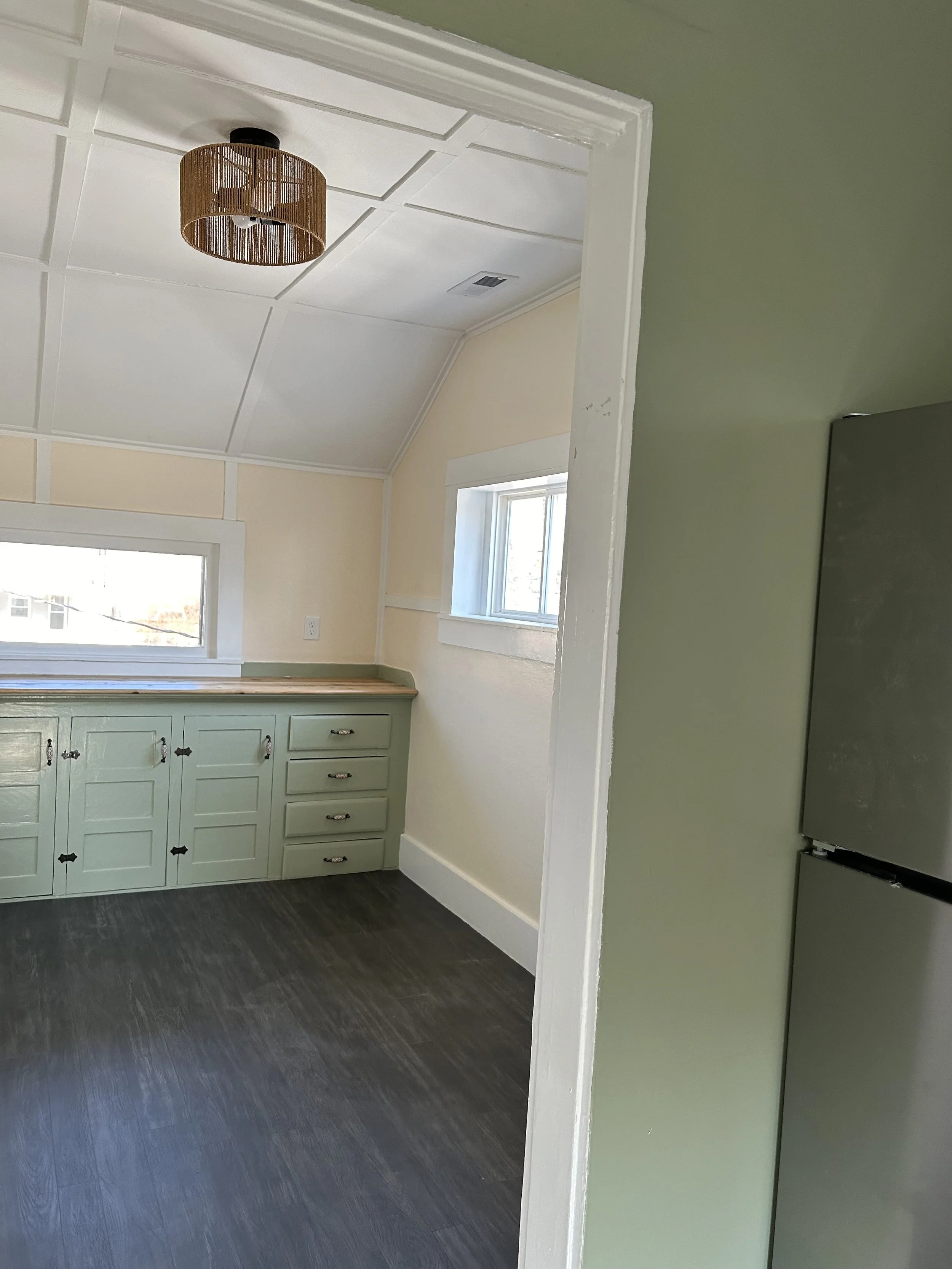 Breakfast Room, North Side