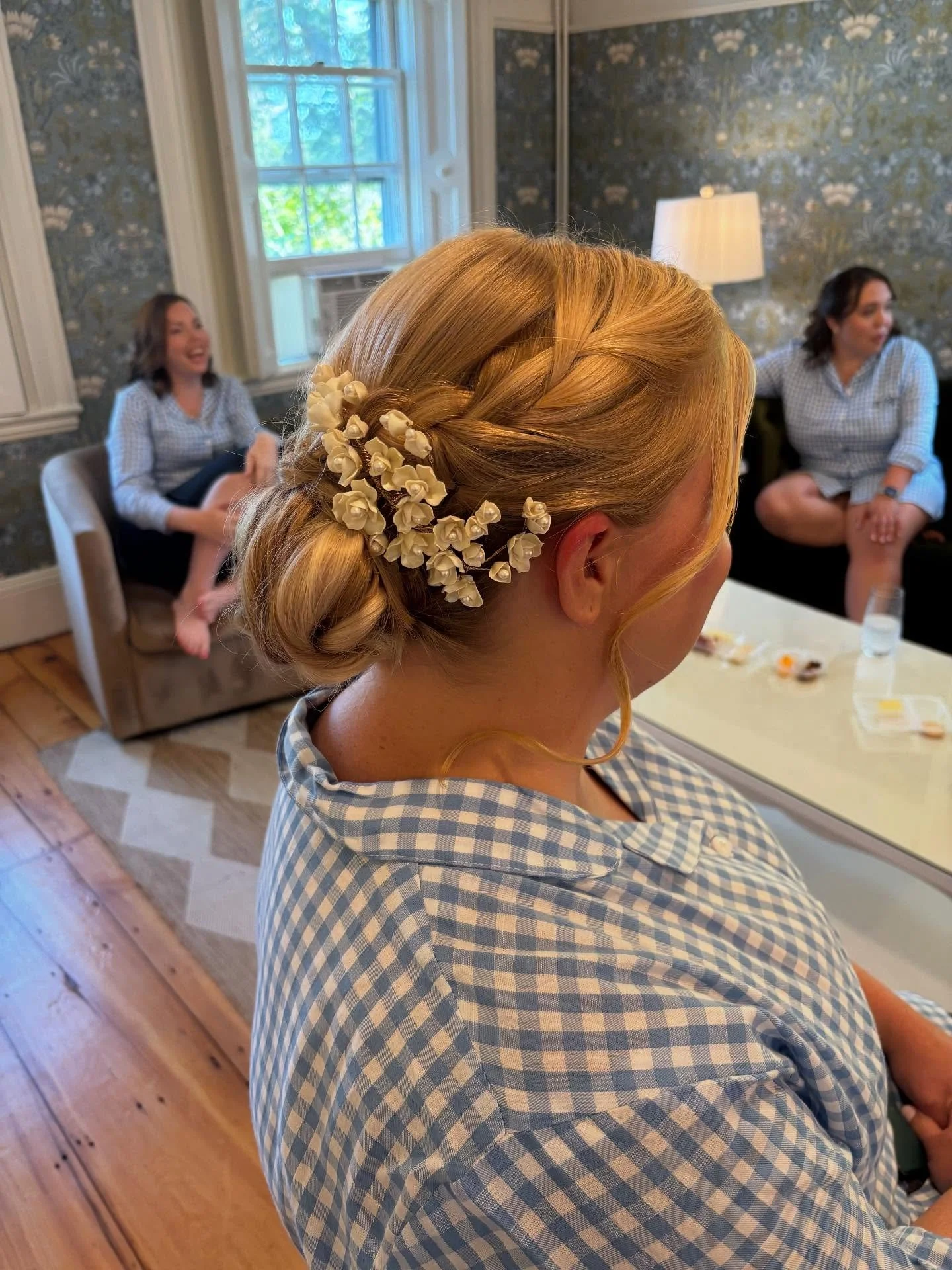 Gorgeous wedding day for bride Chelsey! Spent the day with @elizabethmoranbeauty for makeup at the newly reimagined @theevermore_ma ! A hair stylist and makeup artists dream to work at these new gorgeous built in stations! A picture perfect bridal su