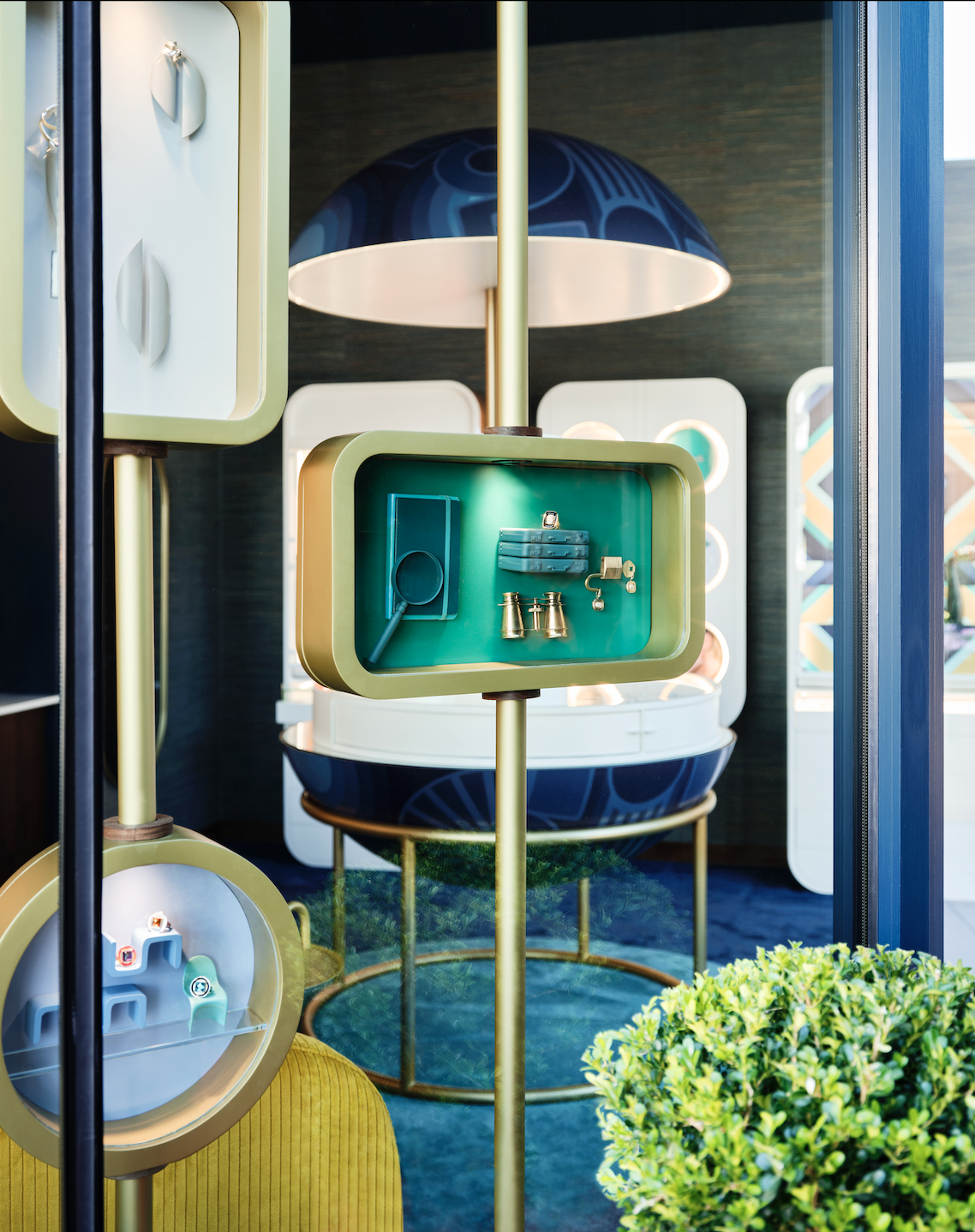 cast - window display detail