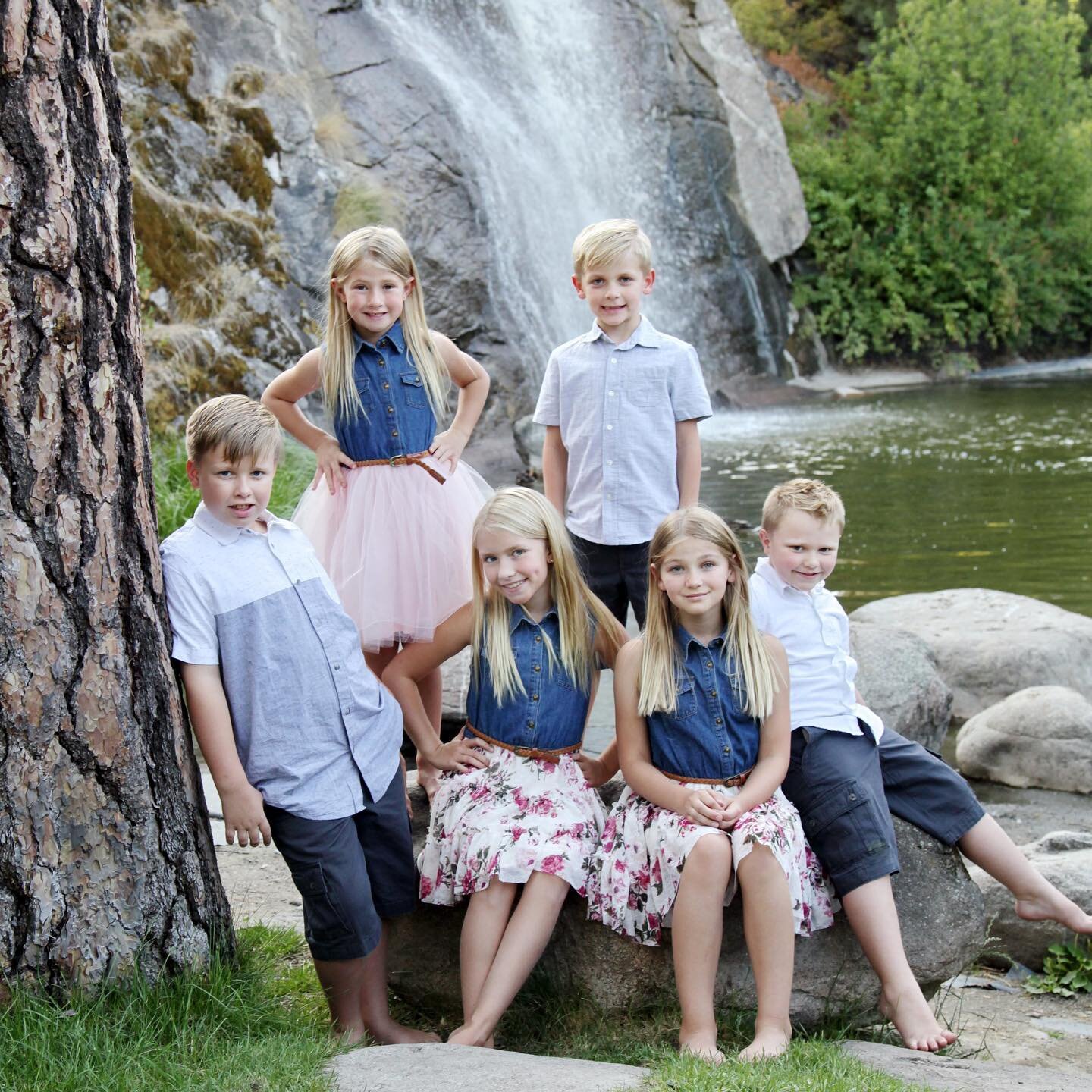 Get outdoors with us this summer 🌲 
.
.
.
.
.
#breezyphotography #family #pnwphotographer #lifestylephotography #outdoorphotography #familyphotos #familyphotography #creativephotography #spokanephotographer #funfamilyphotos #lifestylephotographer #s