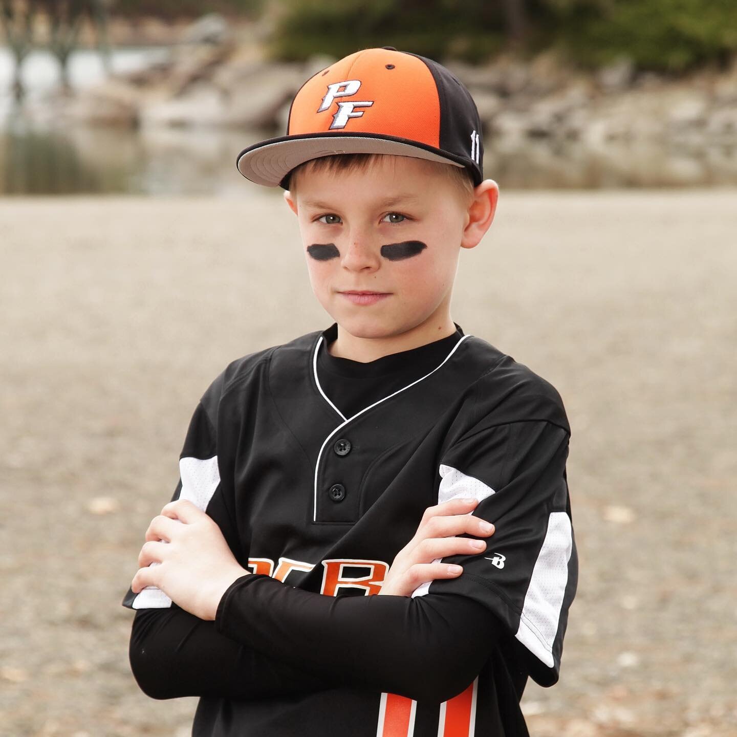 Photos that score with creative poses and backdrops. ⚾️ 
.
.
.
.
.
#breezyphotography #family #pnwphotographer #lifestylephotography #outdoorphotography #familyphotos #familyphotography #creativephotography #spokanephotographer #funfamilyphotos #life