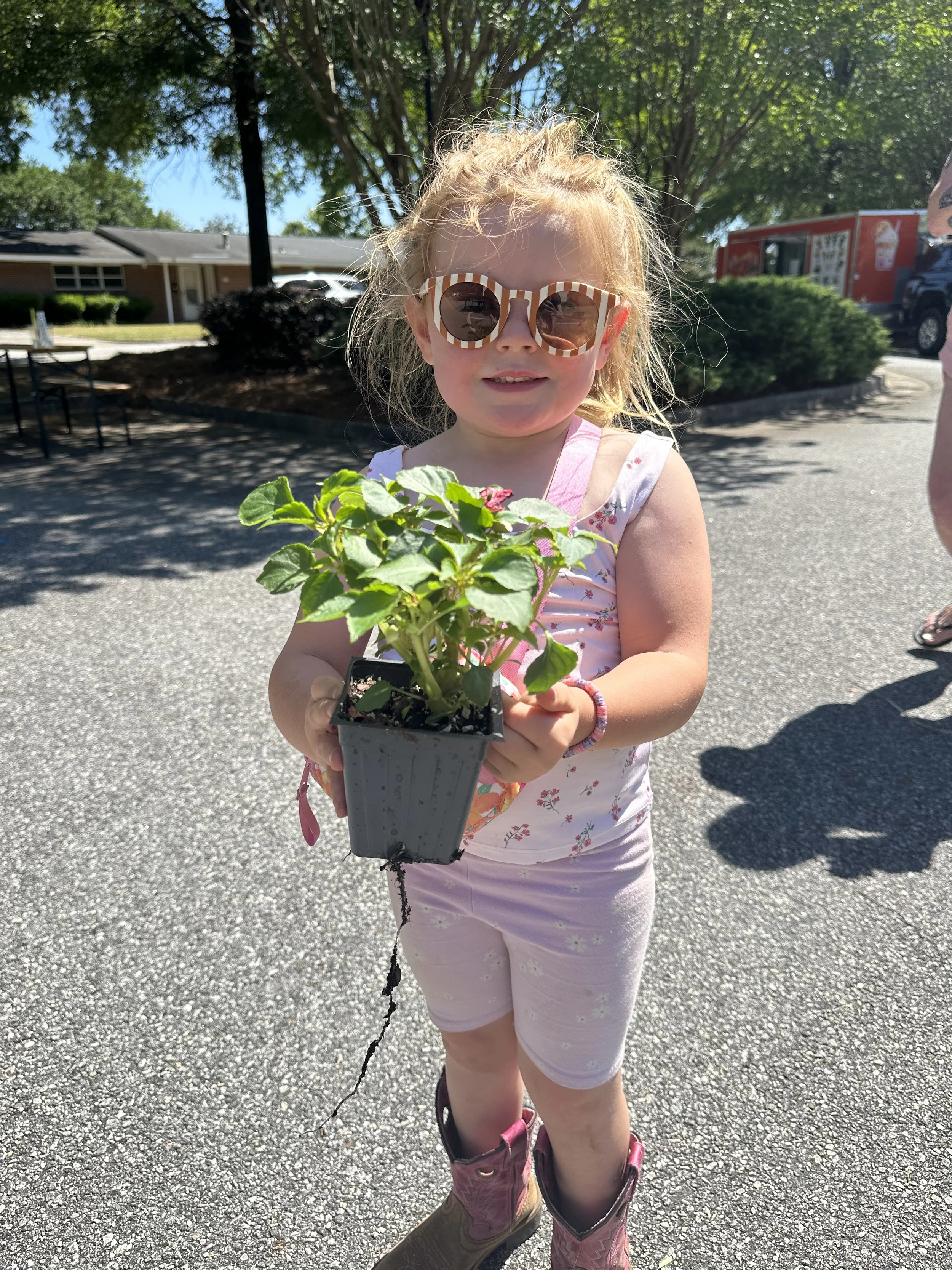 Spring Spruce Up Event Brings Community Together at Heritage Landing at Fort Benning