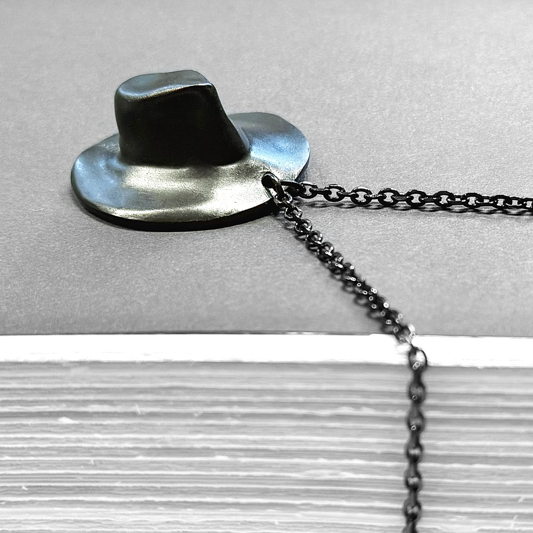 HAT NECKLACE BLACK - 1.jpg