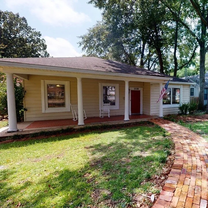 Hey River Region Realtors!
.
Please stop in to 1230 Woodward Ave in Cloverdale tomorrow for a Realtor Drop In.  Come see the fun staging and the great new layout of this home.
.
.
This Tuesday (9/29/20) from 10am - 5pm (it is vacant so stop by e