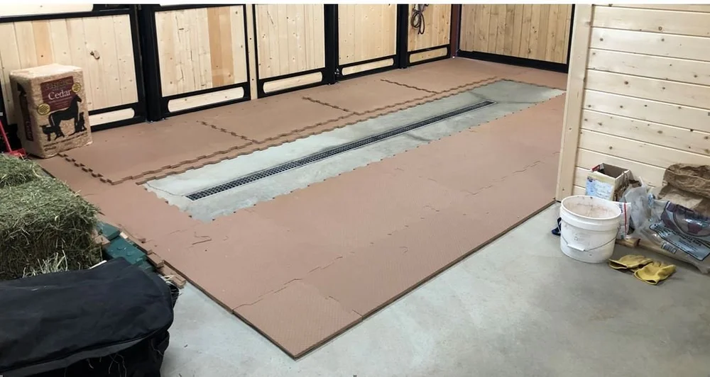 Horse+Stall+Mats+Drain.JPG