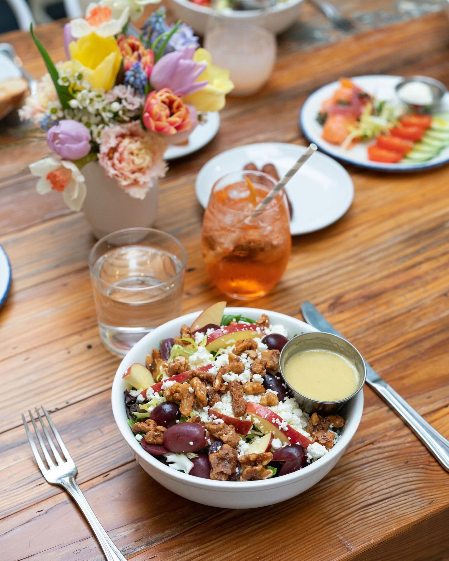 Honey Crisp Apple Salad + Aperol Spritz, the perfect Wednesday lunch! 🍹