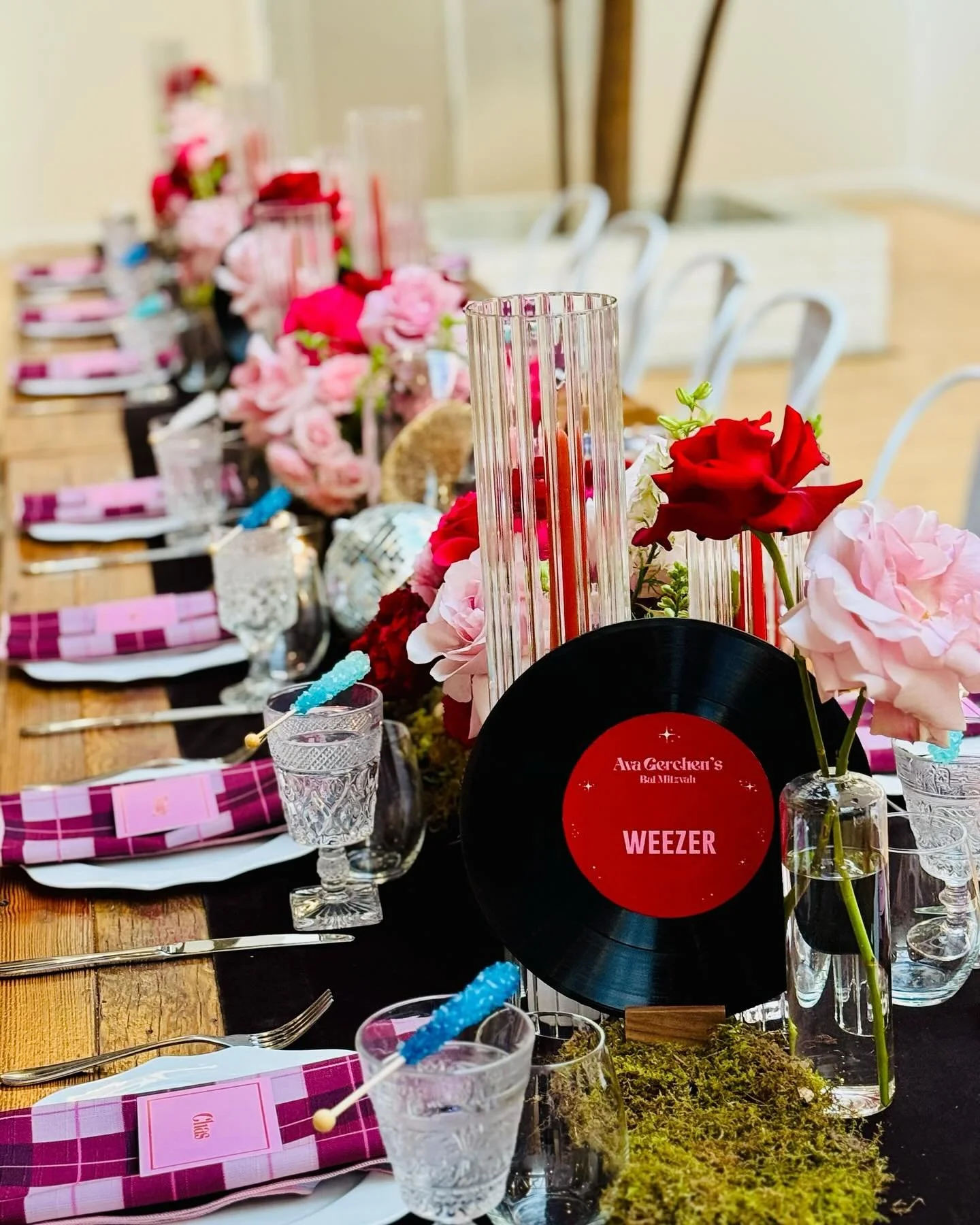 Ava&rsquo;s indie rock themed Bat Mitzvah! The tables were filled with moss runners, bright pink + red floral, and disco ball accents 🪩 Shrimp tempura lollipops, fried chicken bites, and mini grilled cheese were passed to guests during cocktail hour
