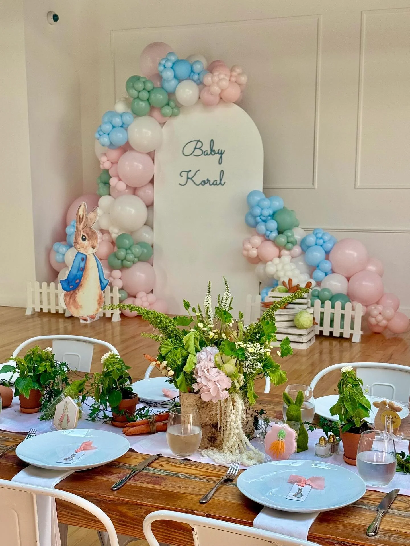 Allison&rsquo;s sweet baby shower 💕 Tables were filled with pink and green floral and Peter rabbit details. Guests enjoyed prosciutto + melon, seasonal frittata, T&amp;O french toast and more! We loved working with the @weeventschicago team on this 