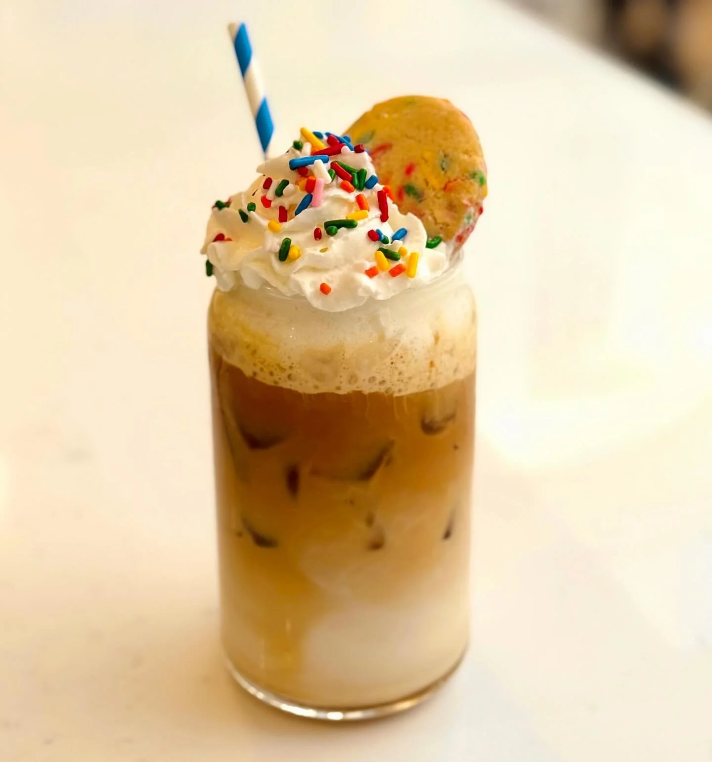 It&rsquo;s our 5 year anniversary this week 🎉 So we&rsquo;ve got a new drink special. The Brown Butter Toffee Latte, served with whipped cream, sprinkles, and a mini confetti cookie. Available hot or iced. Stop by to celebrate with us! 

#towneandoa