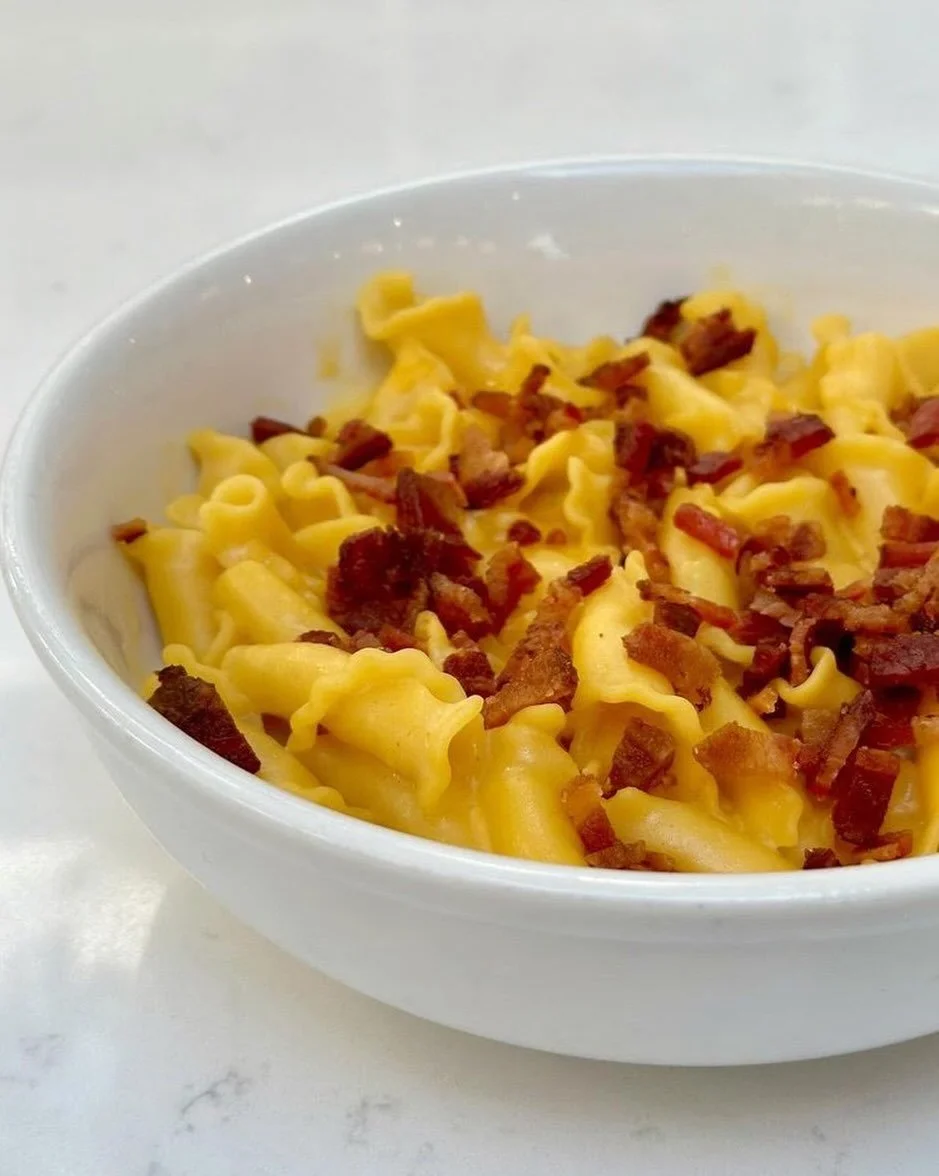 Our December caf&eacute; menu special is here and it is GOOD! Kevin&rsquo;s Mac N&rsquo; Cheese has made its return, available all month long. You can add bacon, chicken, steak or salmon 🍽️ Stop in today to try it!