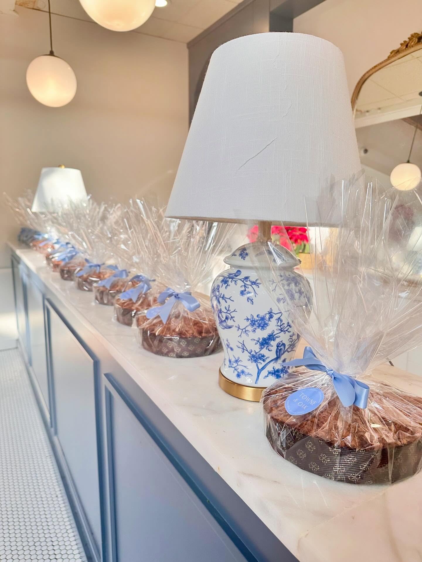 Our coffee cakes make the perfect gift! Made in-house daily and beautifully wrapped and tied with ribbon. A delicious and delightful gift for the friend, loved one, or coworker in your life 🤍